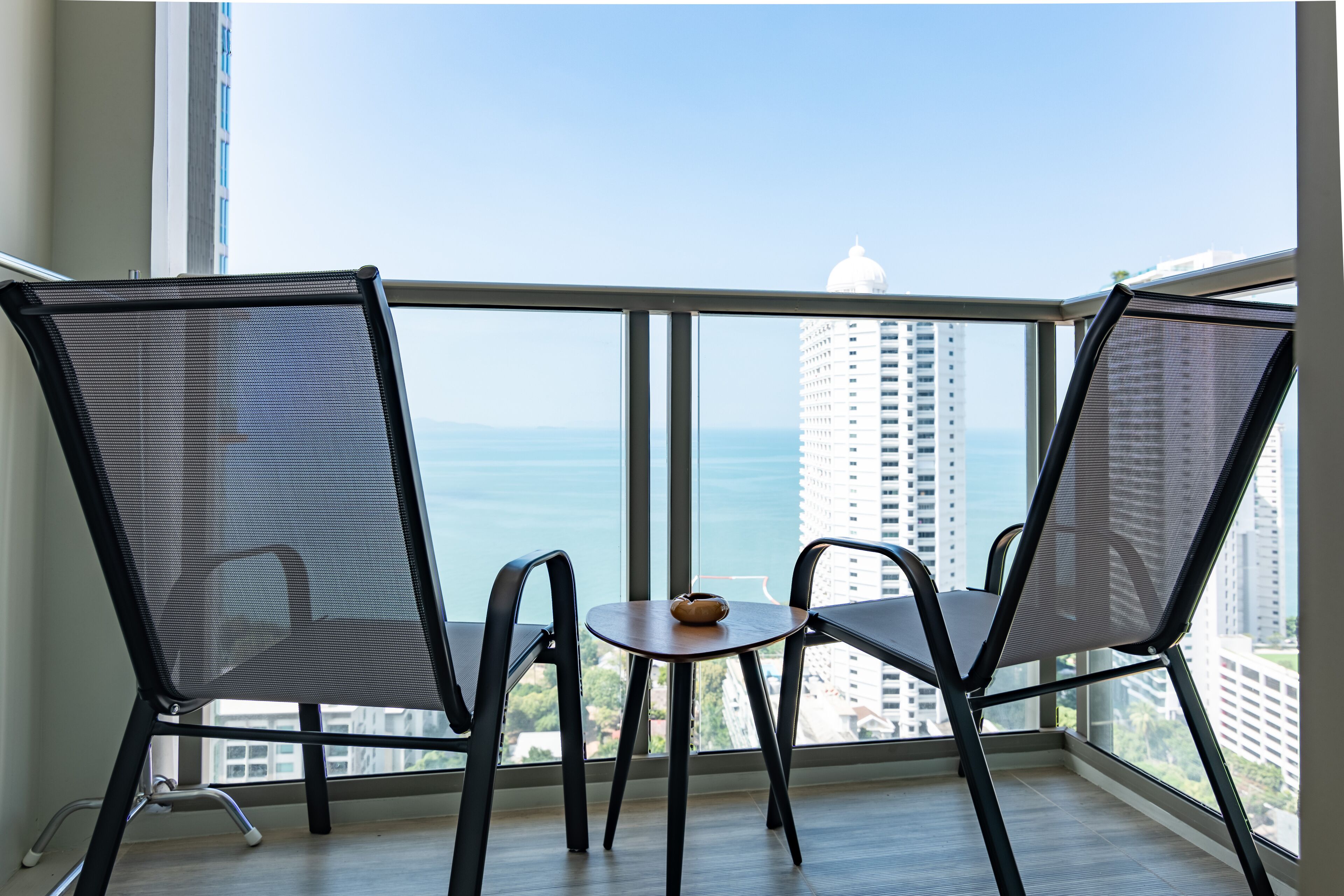 The Riviera Wongamat by Pattaya Holiday