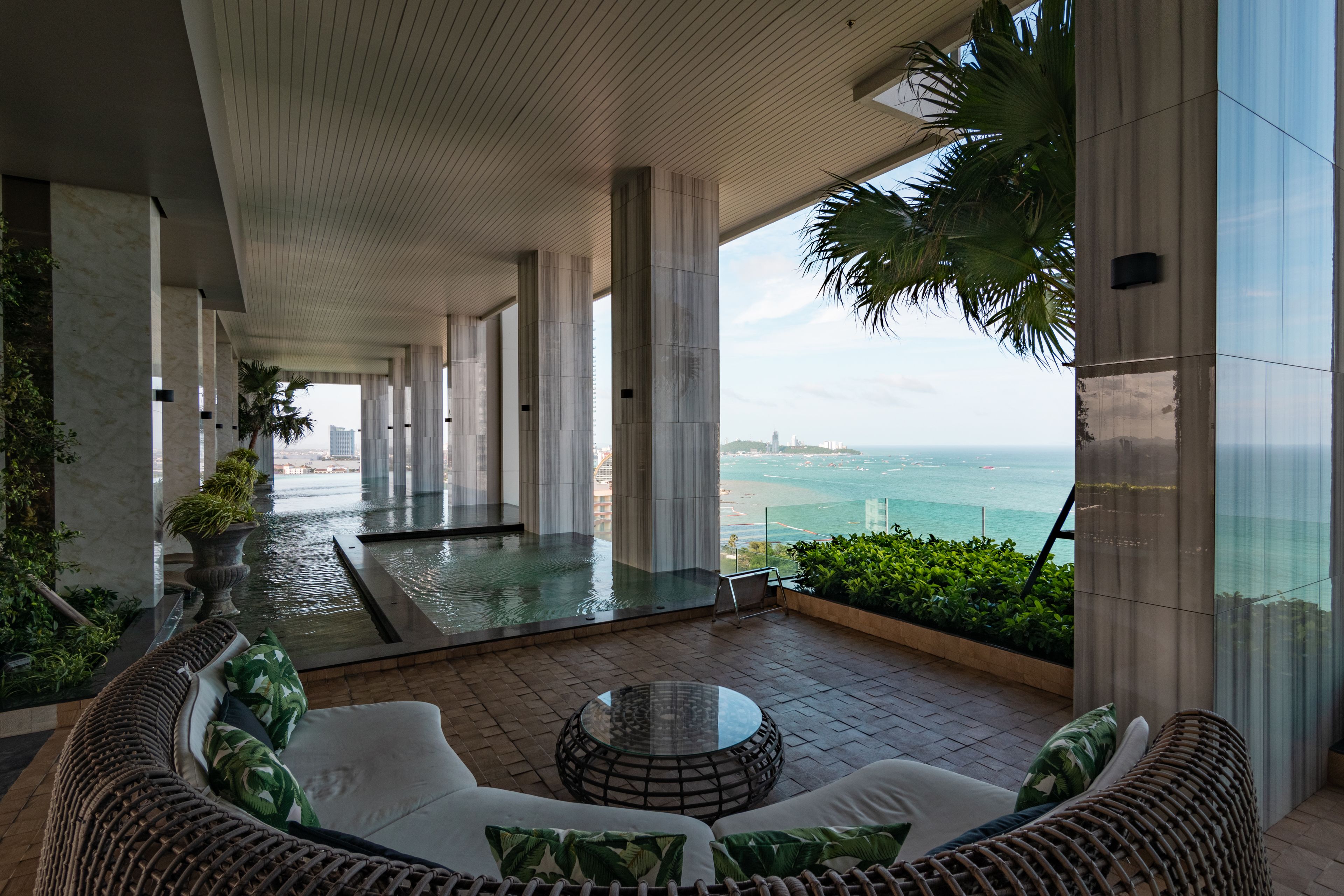 The Riviera Wongamat by Pattaya Holiday