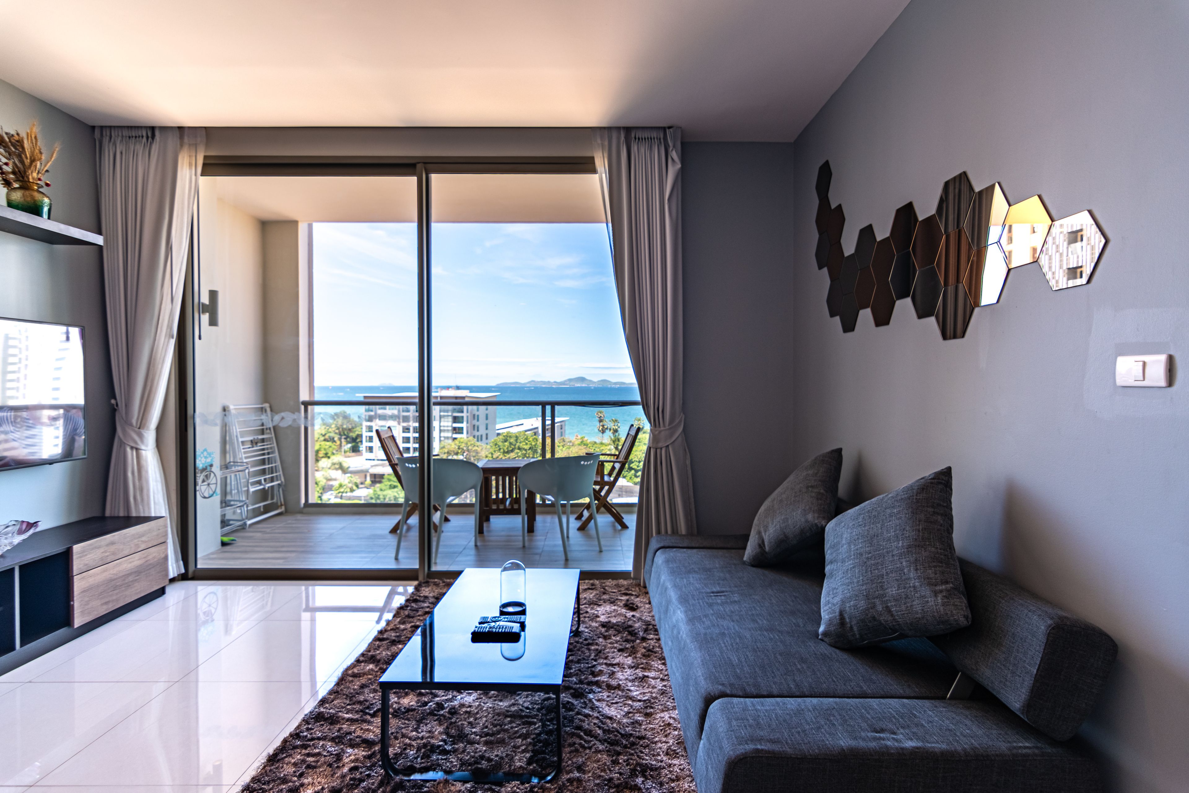 The Riviera Wongamat by Pattaya Holiday