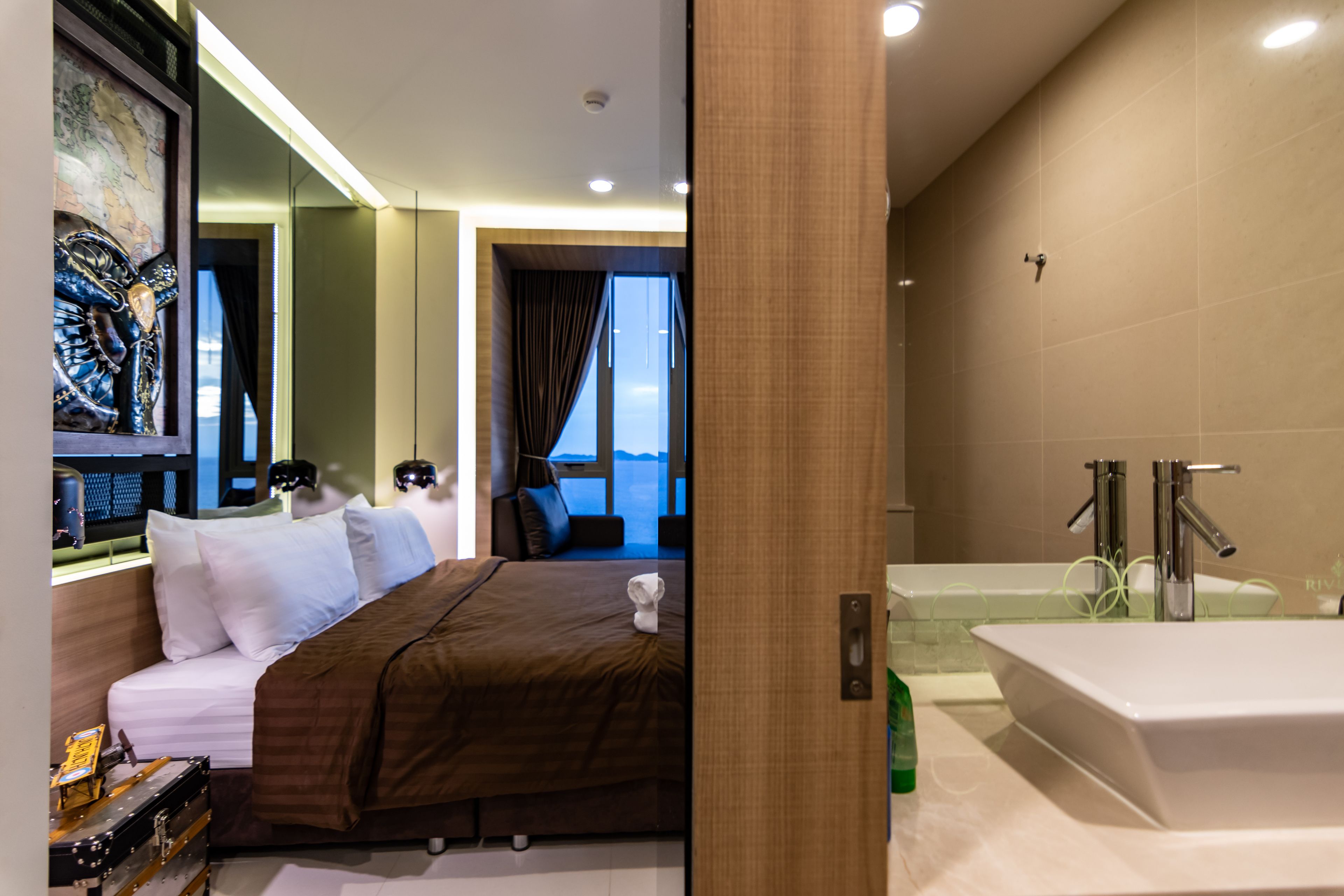 The Riviera Wongamat by Pattaya Holiday