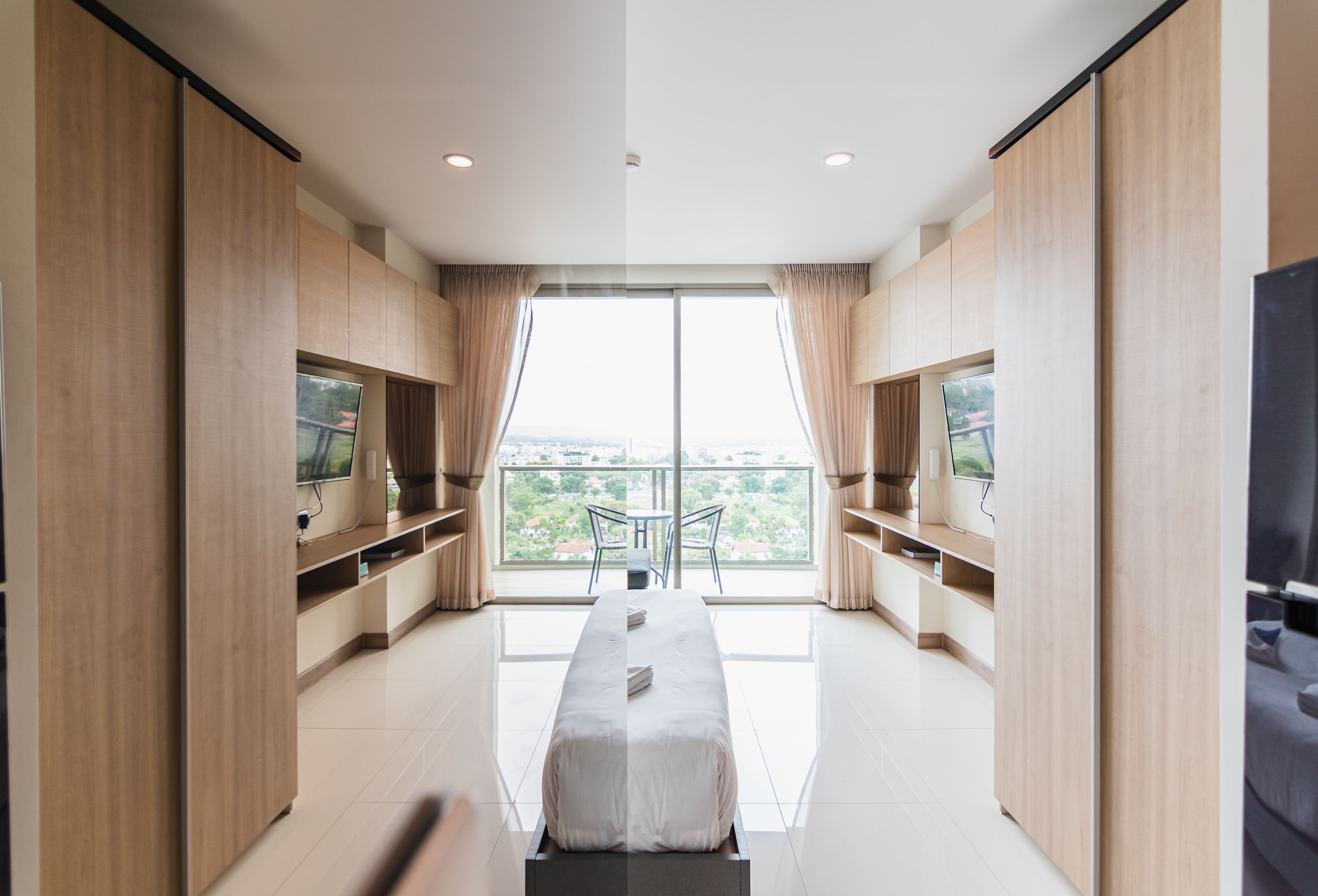 The Riviera Wongamat by Pattaya Holiday