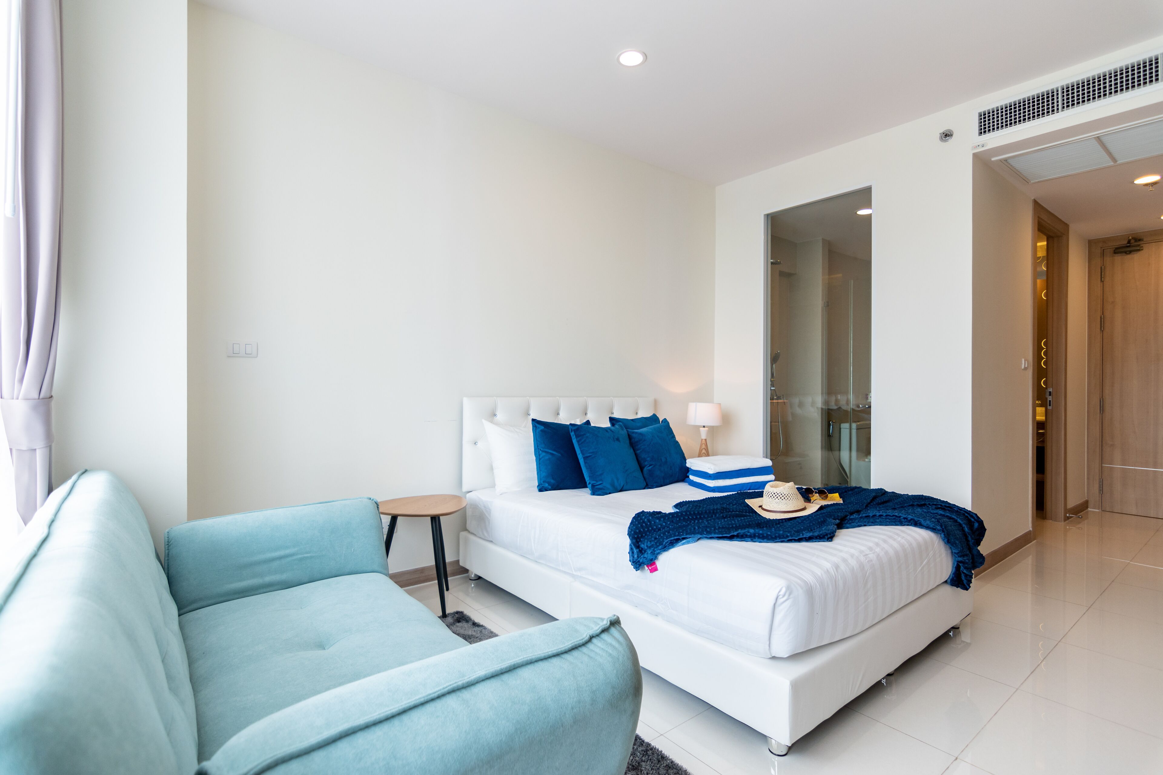 The Riviera Wongamat by Pattaya Holiday