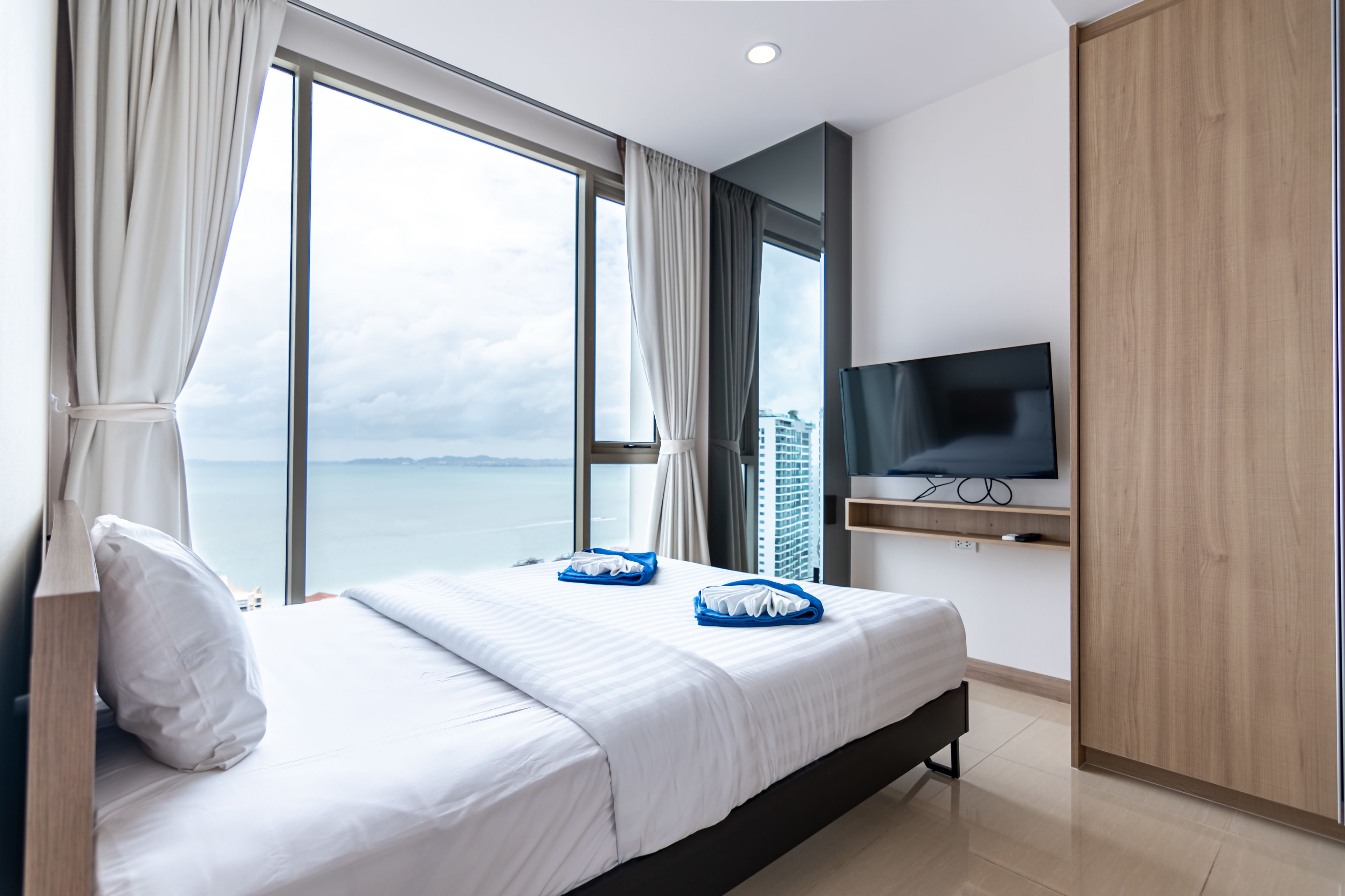 The Riviera Wongamat by Pattaya Holiday