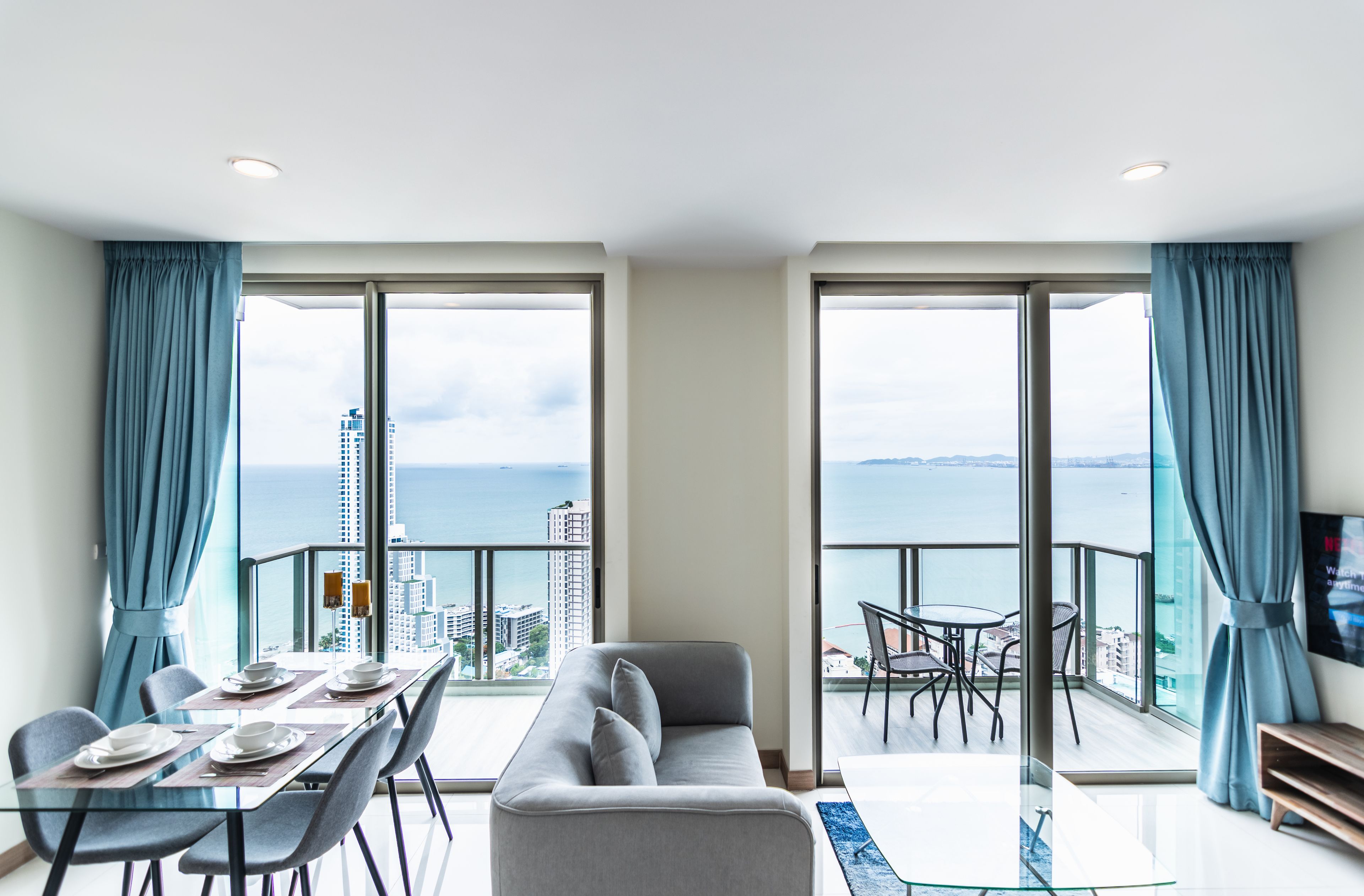 The Riviera Wongamat by Pattaya Holiday