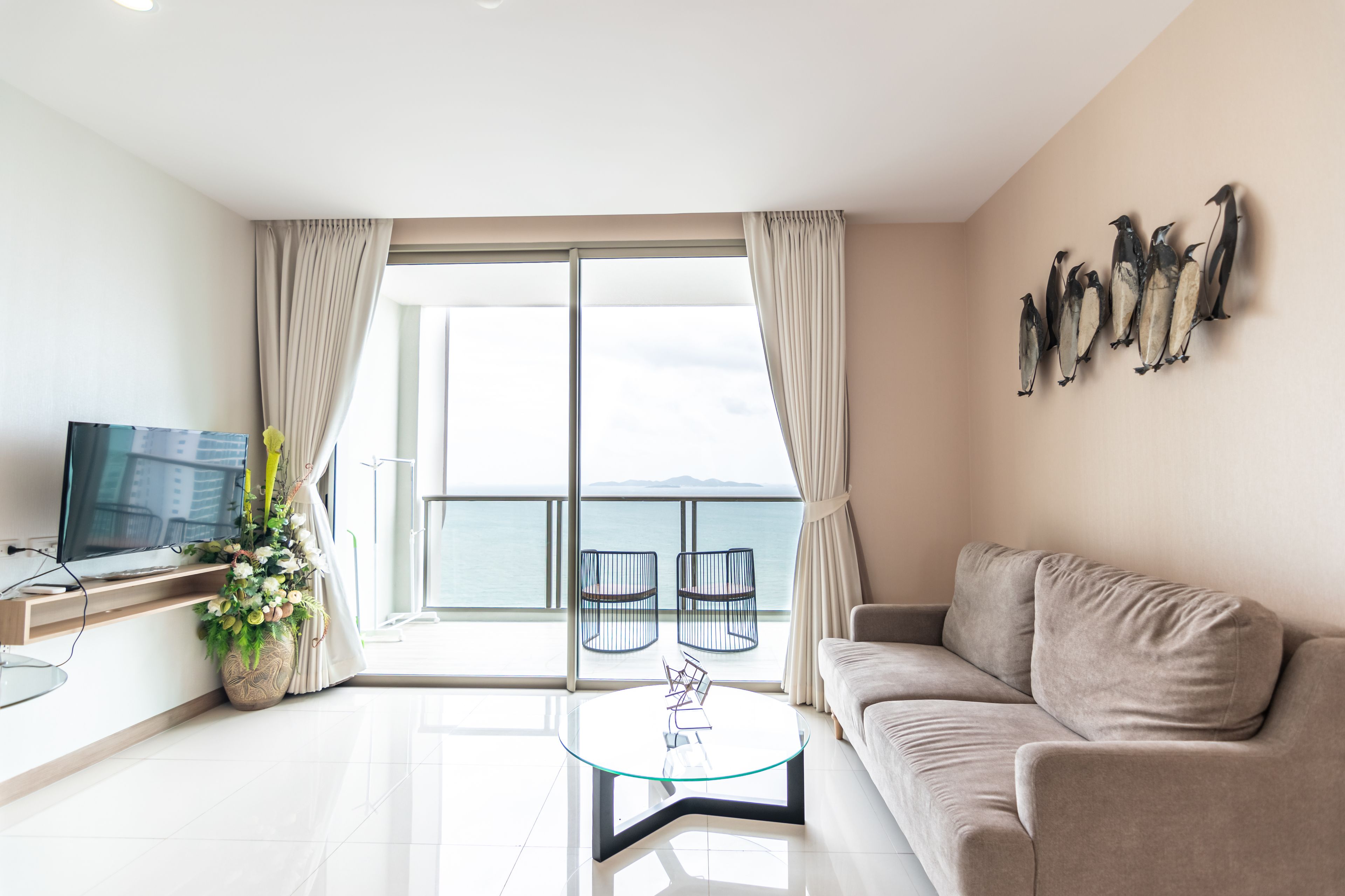 The Riviera Wongamat by Pattaya Holiday