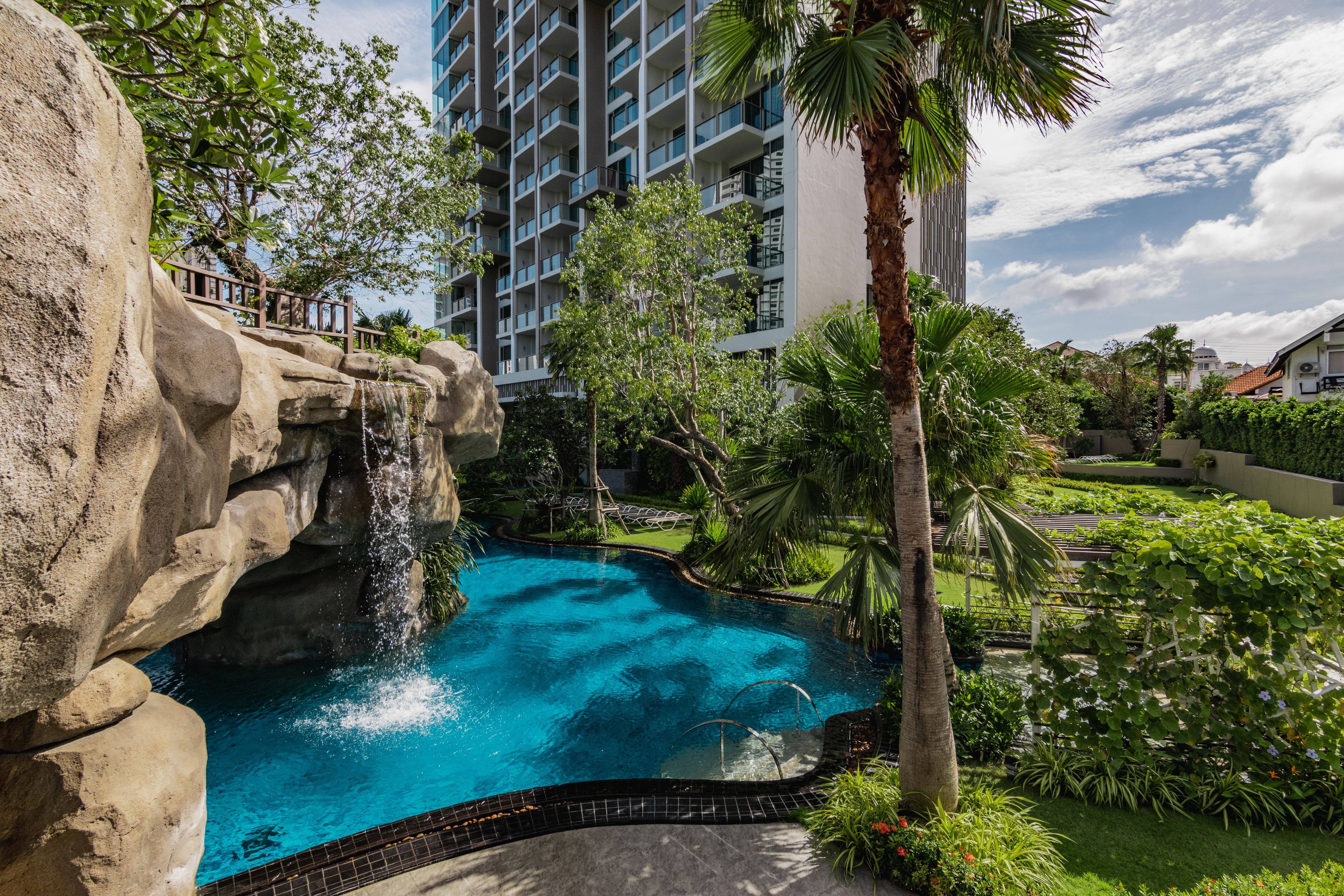 The Riviera Wongamat by Pattaya Holiday