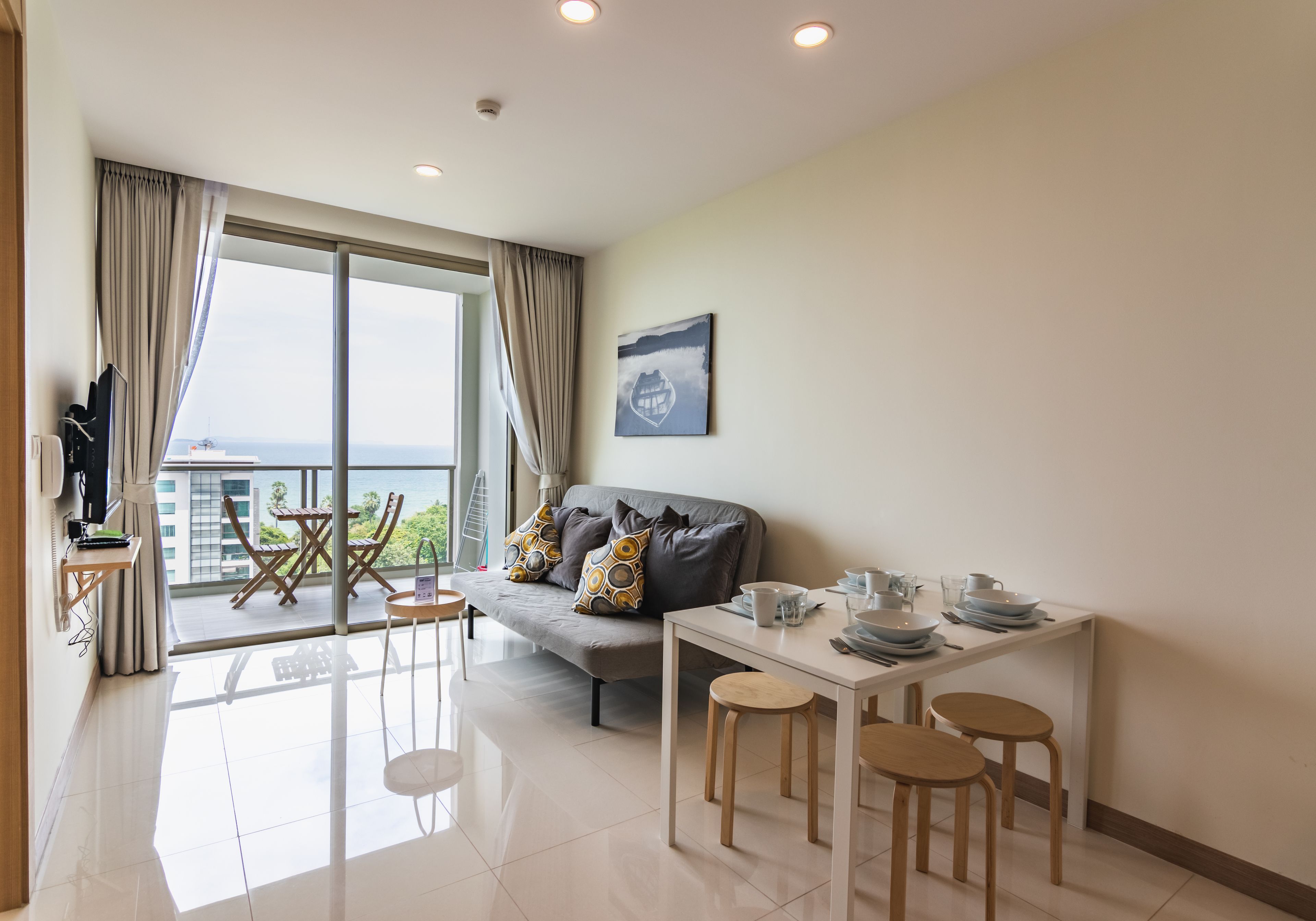 The Riviera Wongamat by Pattaya Holiday