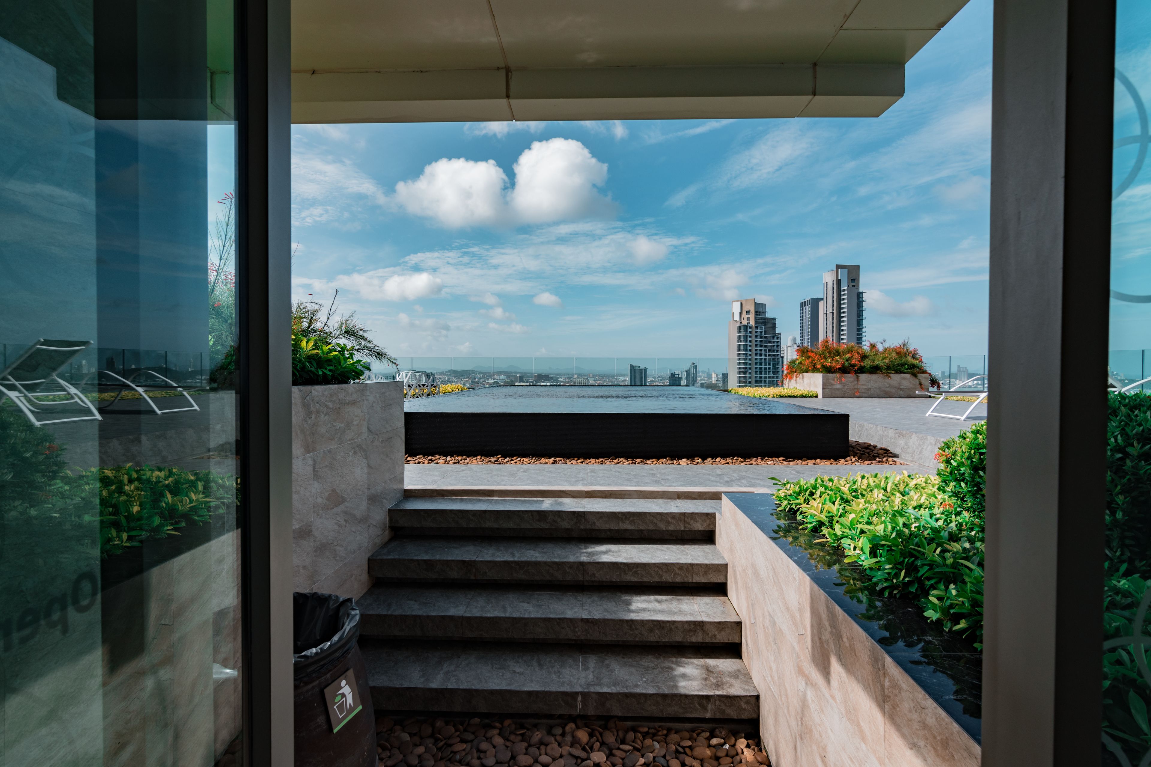 The Riviera Wongamat by Pattaya Holiday