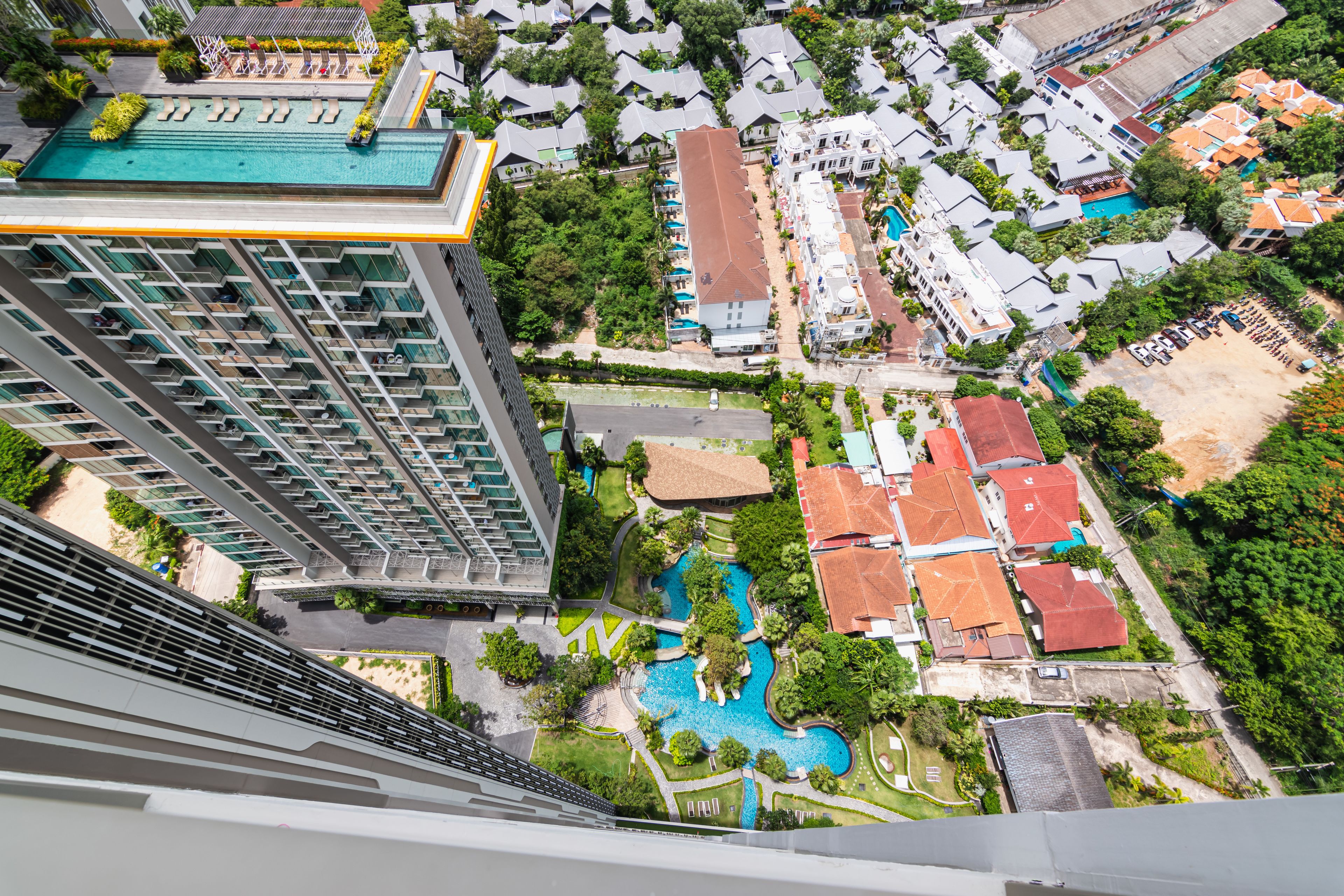 The Riviera Wongamat by Pattaya Holiday