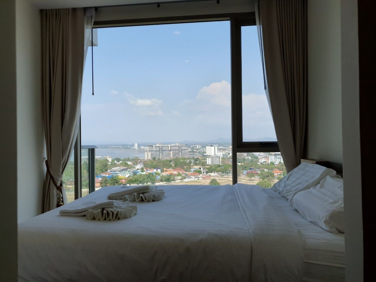 The Riviera Wongamat by Pattaya Holiday