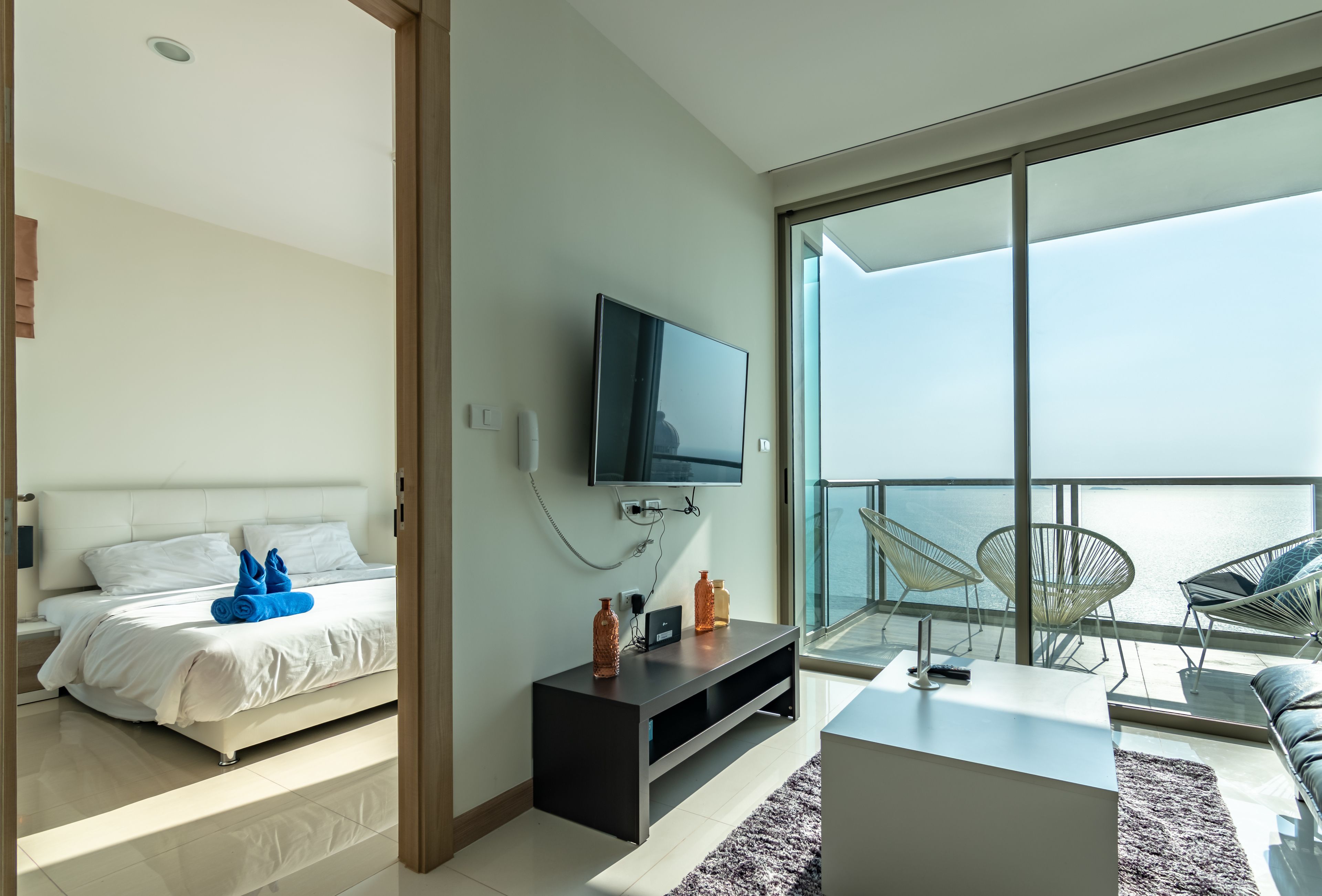 The Riviera Wongamat by Pattaya Holiday