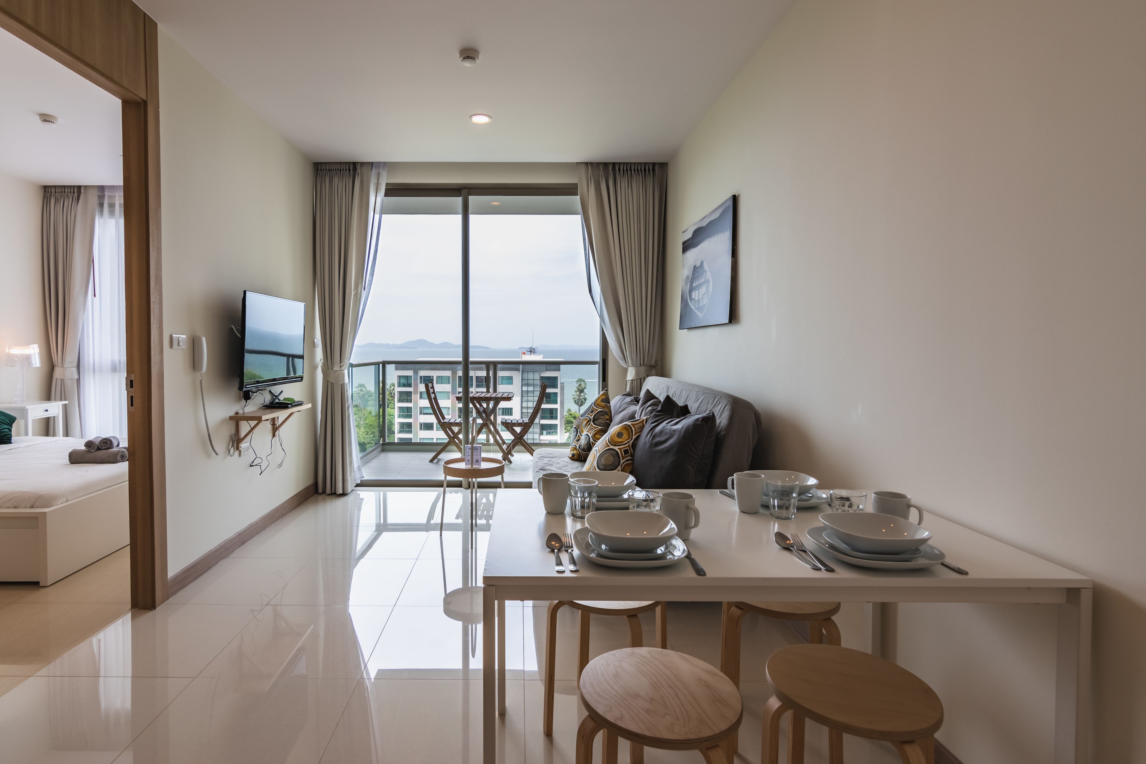The Riviera Wongamat by Pattaya Holiday
