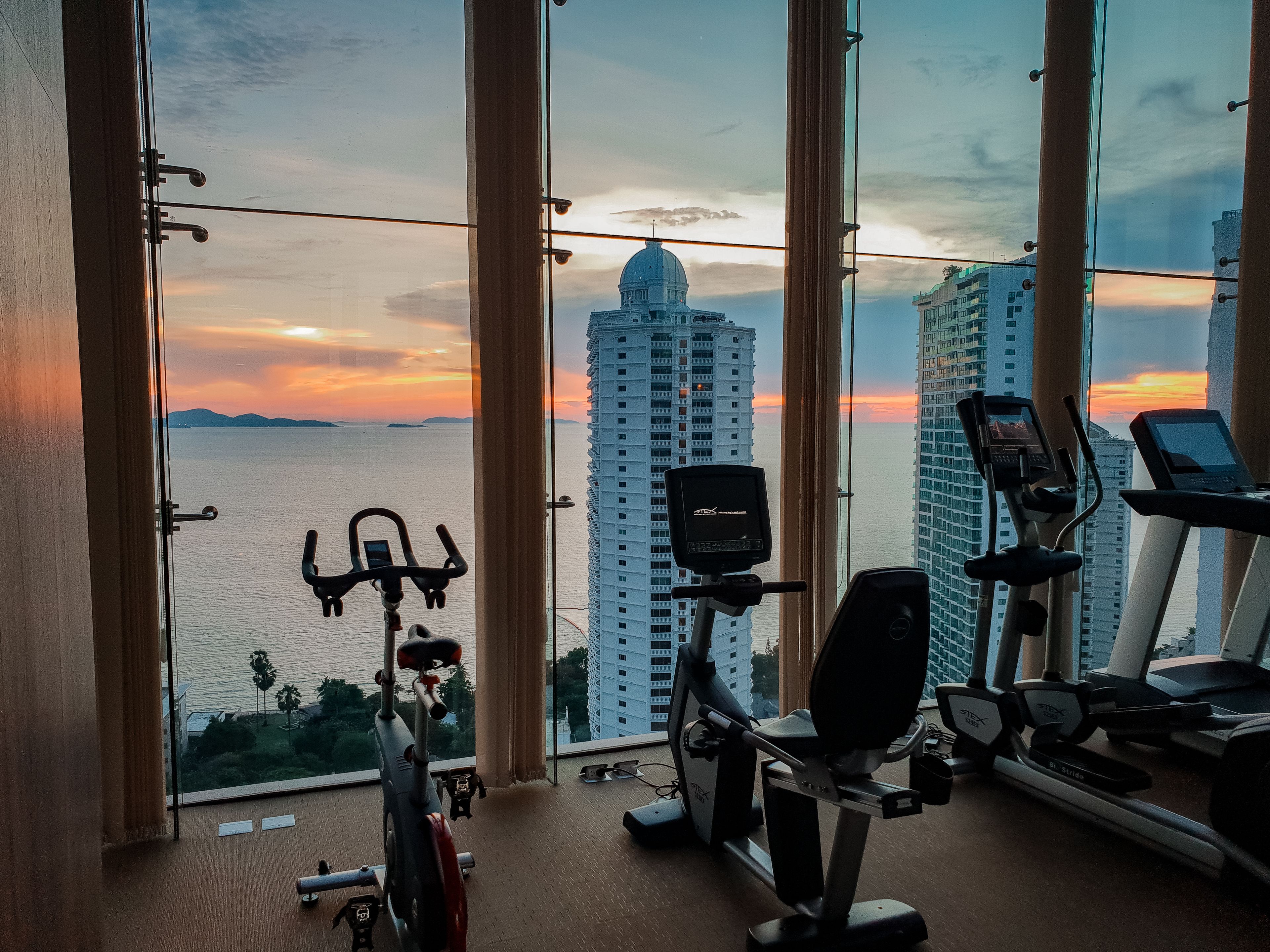 The Riviera Wongamat by Pattaya Holiday