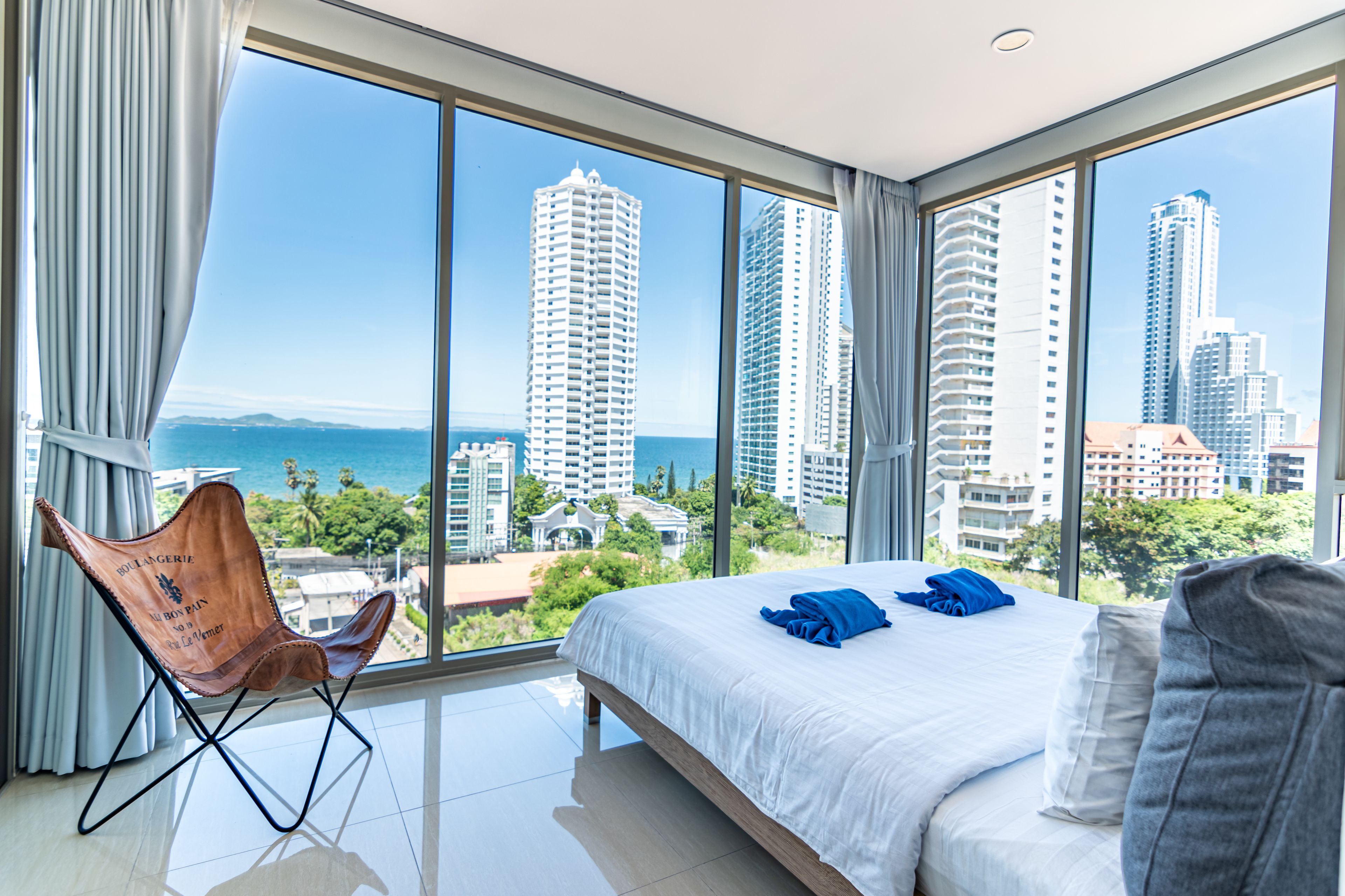 The Riviera Wongamat by Pattaya Holiday