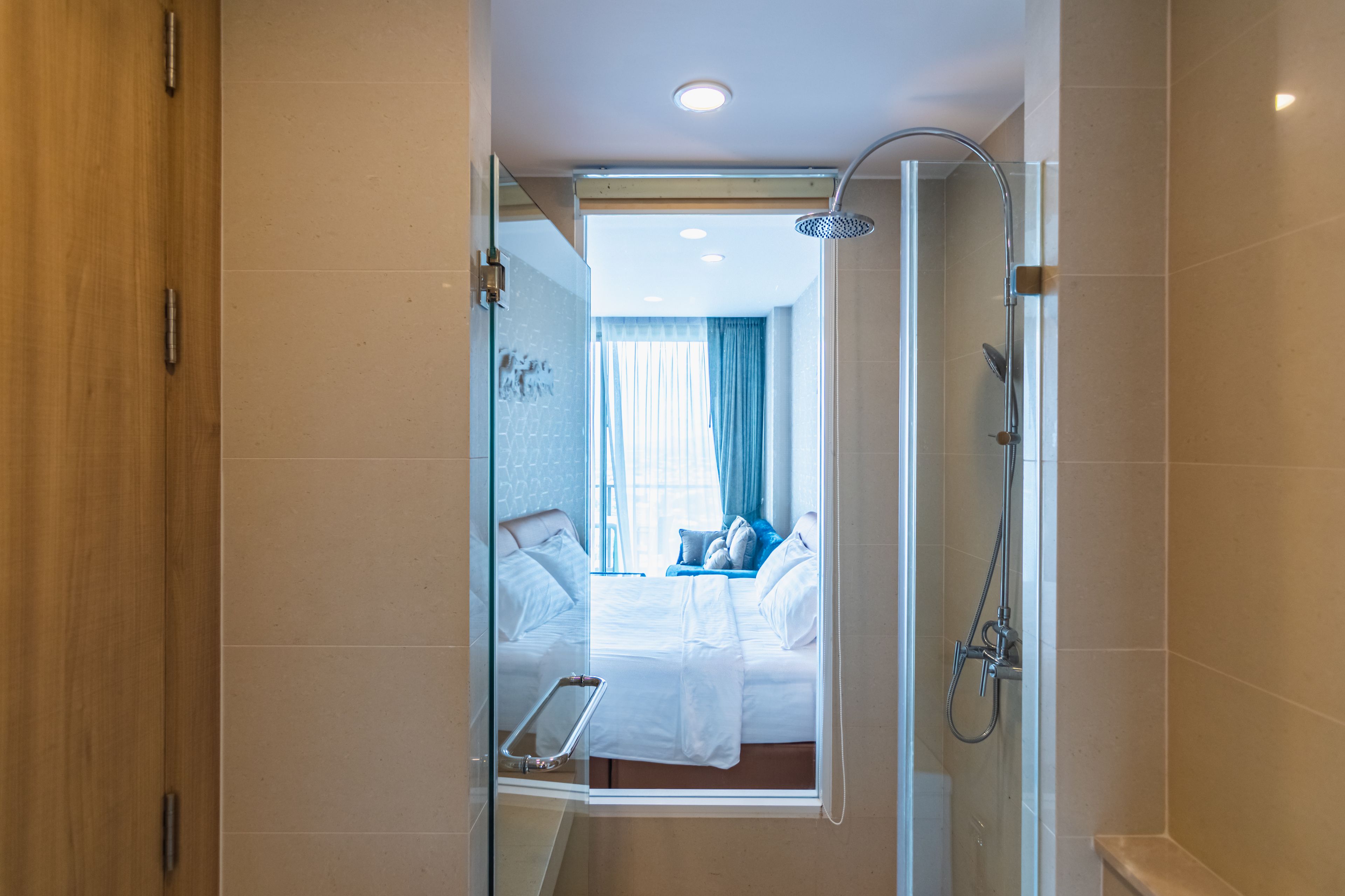 The Riviera Wongamat by Pattaya Holiday