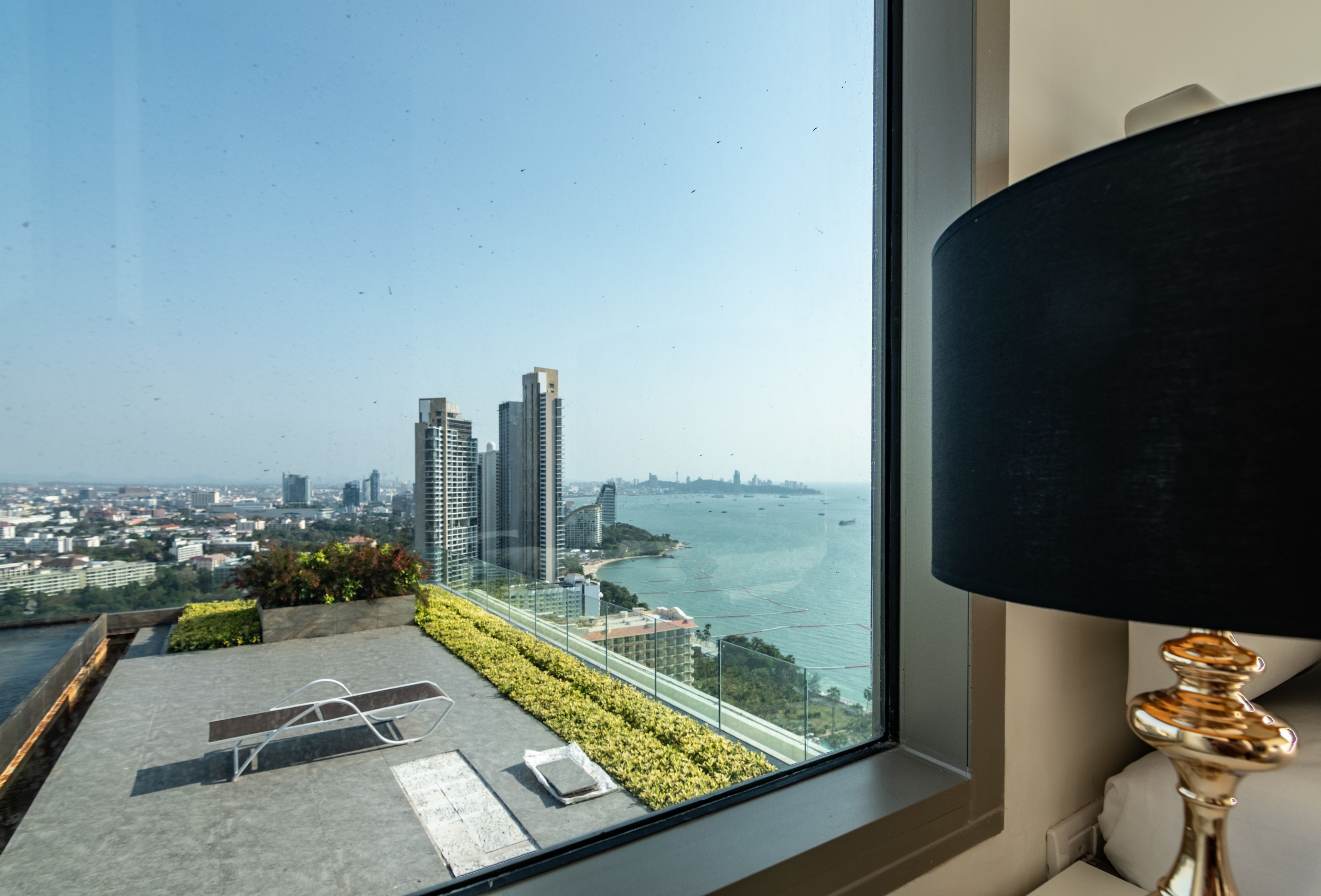The Riviera Wongamat by Pattaya Holiday