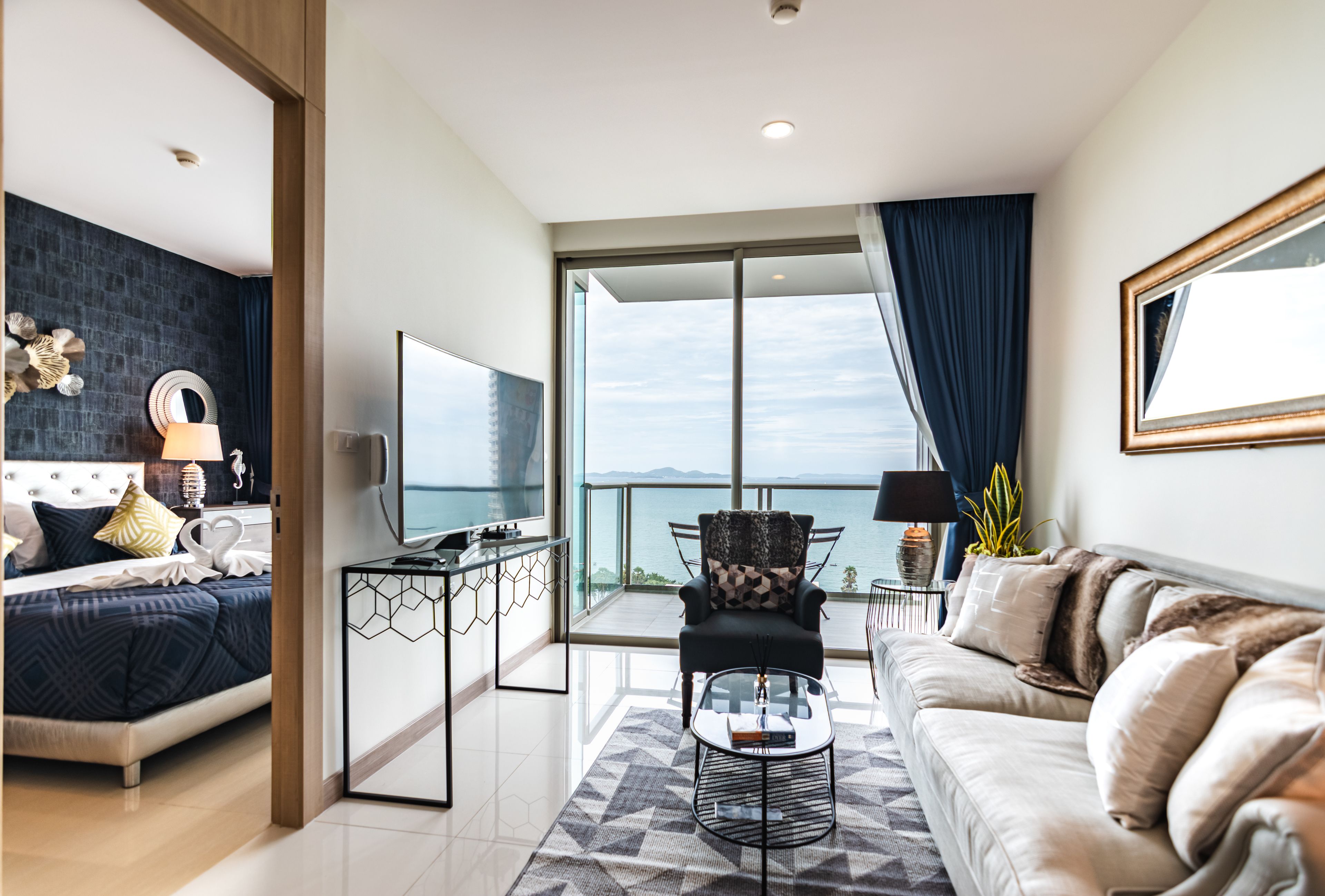The Riviera Wongamat by Pattaya Holiday