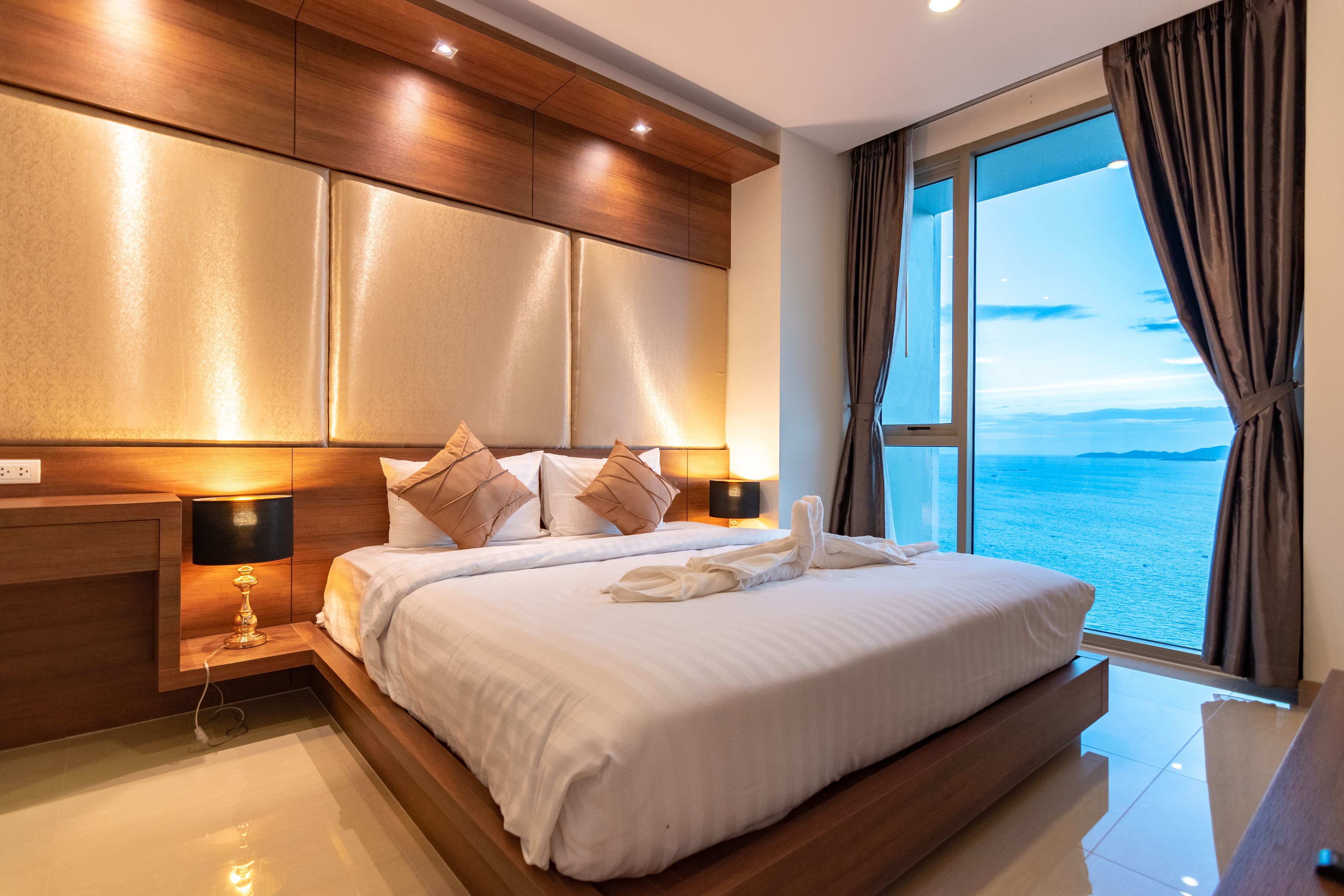 The Riviera Wongamat by Pattaya Holiday