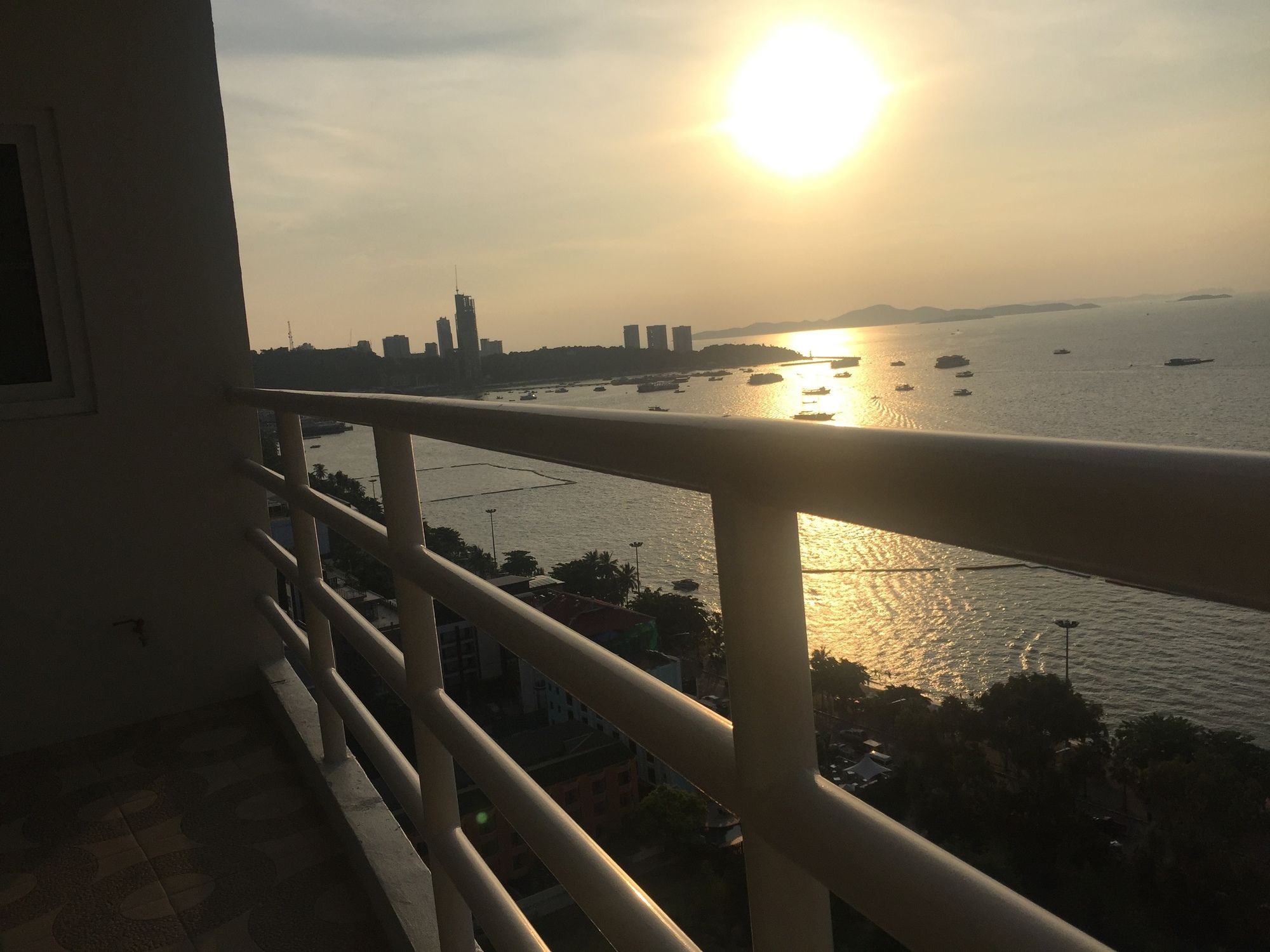 View Talay 6 Pattaya Beach Condominium View Talay 6 Pattaya Beach Condominium