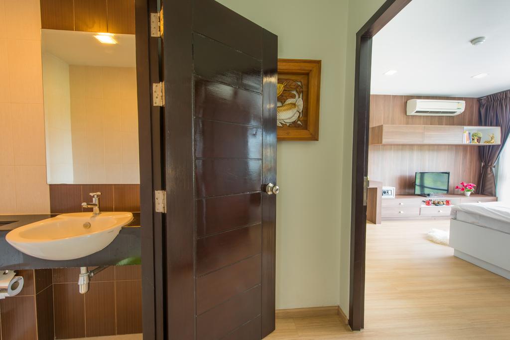 Golden Manora Hotel