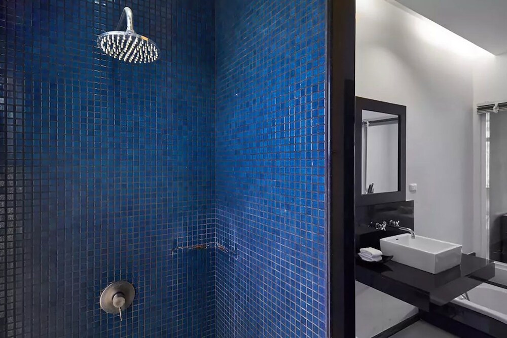 Oxygen Villa by Alexanders