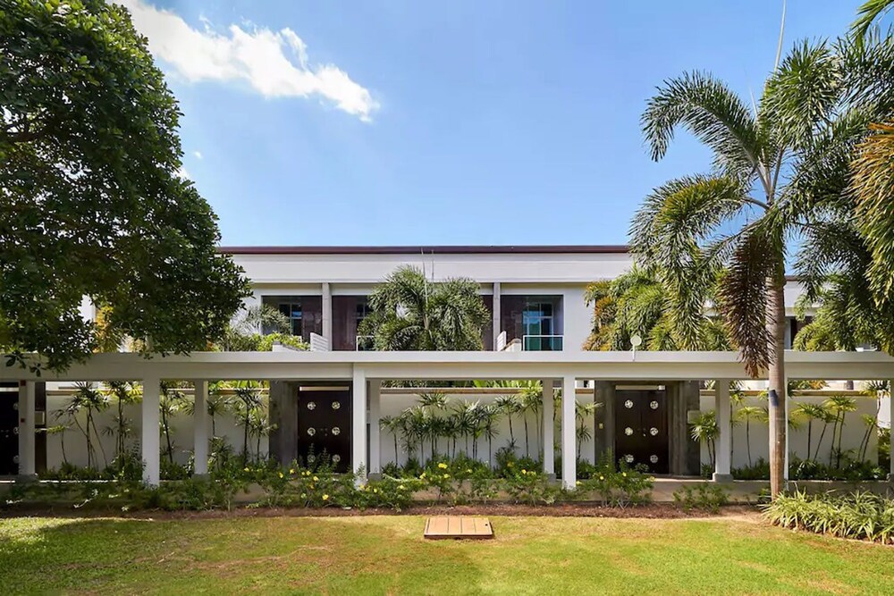 Oxygen Villa by Alexanders