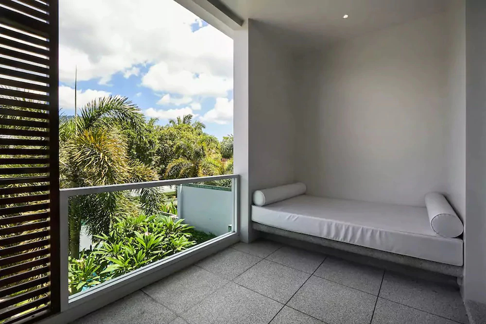 Oxygen Villa by Alexanders