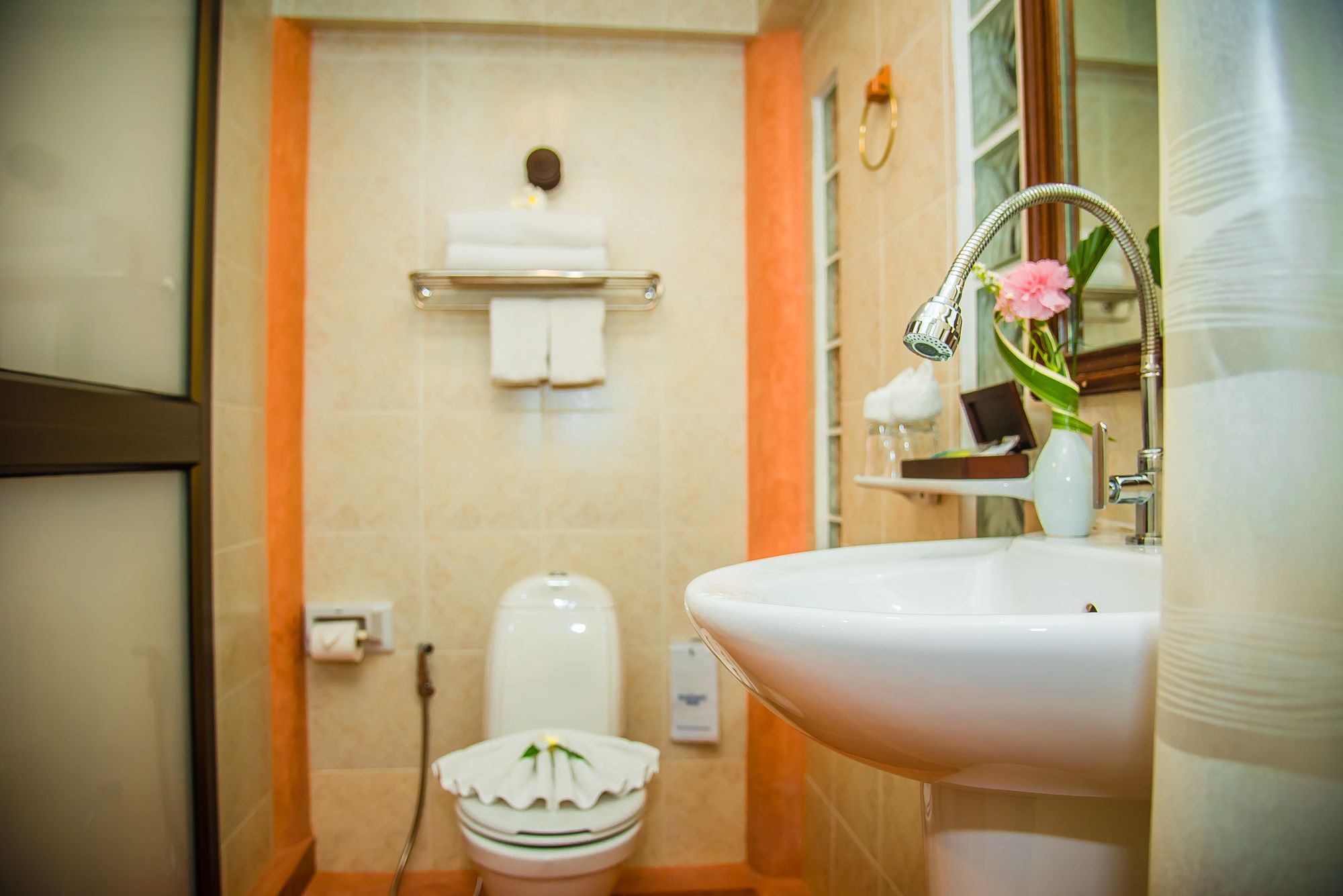 Ao Chalong Villa Resort & Spa