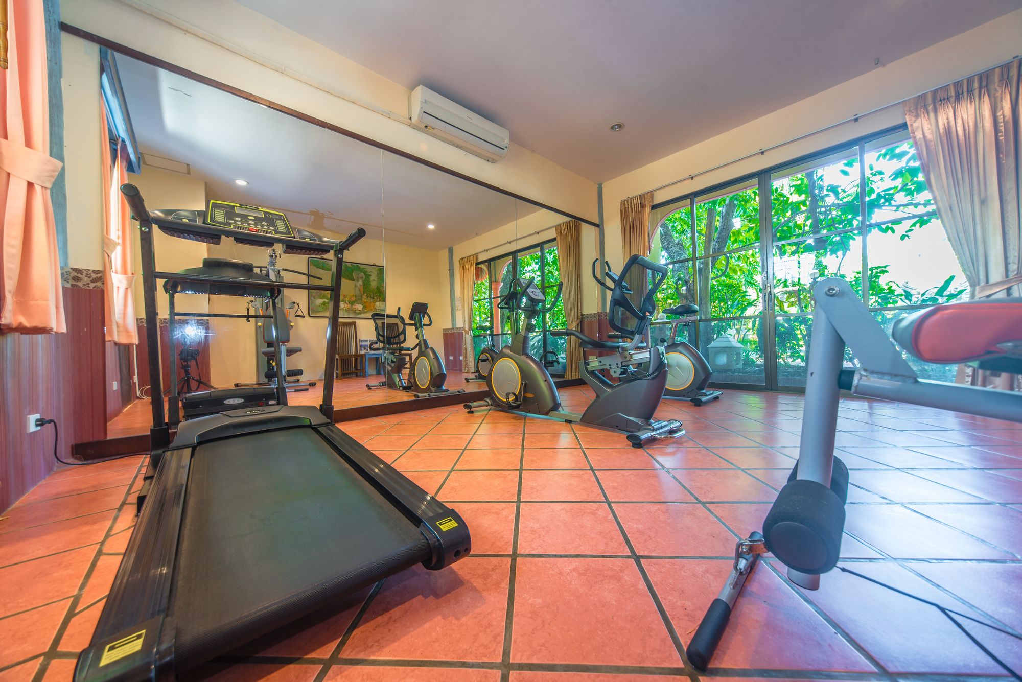 Ao Chalong Villa Resort & Spa