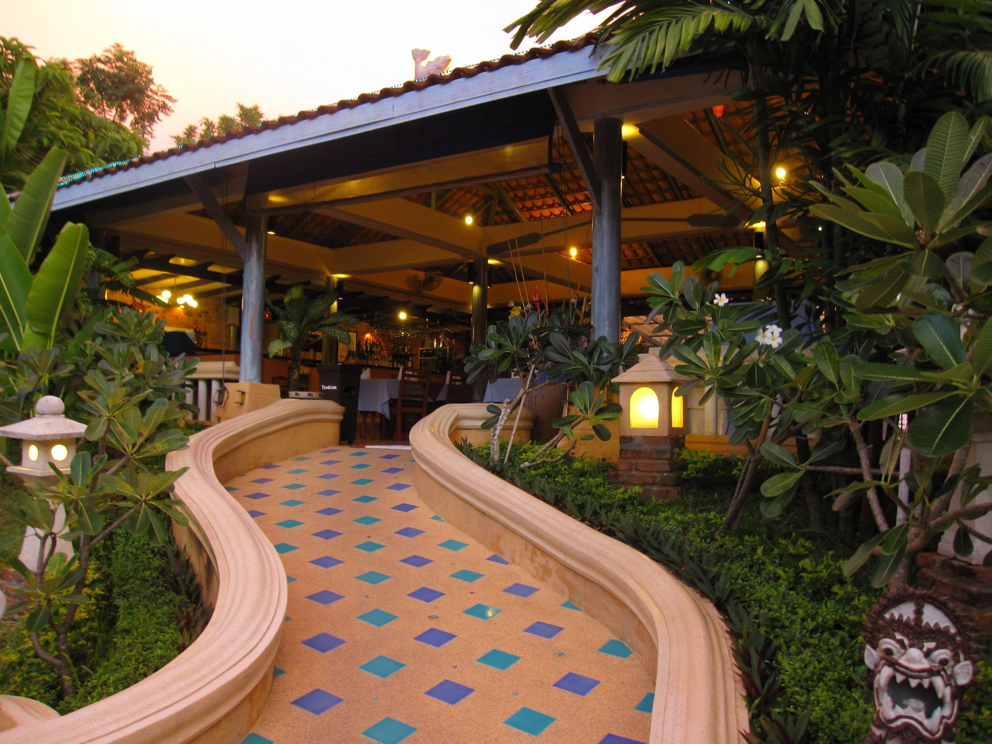 Ao Chalong Villa Resort & Spa