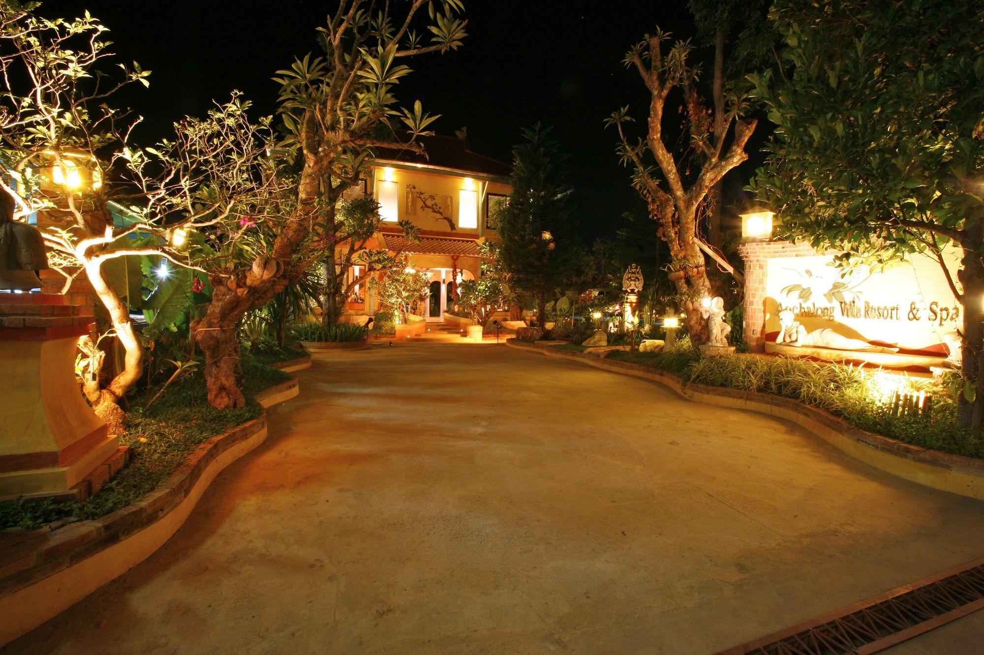 Ao Chalong Villa Resort & Spa