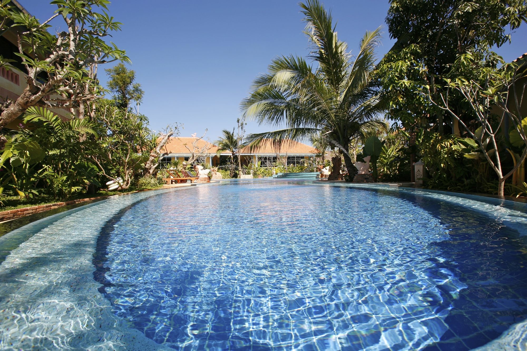 Ao Chalong Villa Resort & Spa