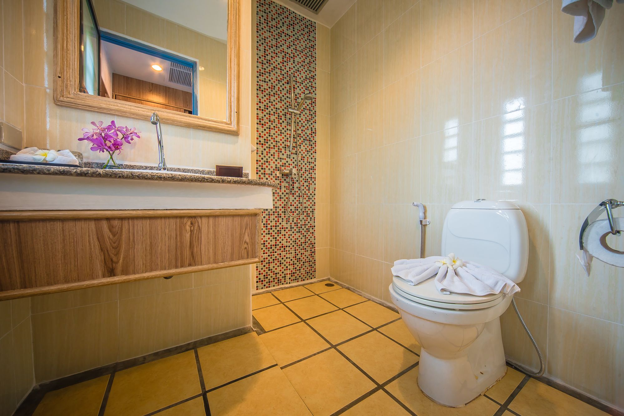 Ao Chalong Villa Resort & Spa