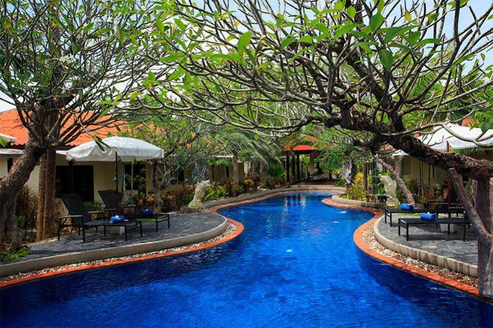 Tuana Hotels Brook Pool Access