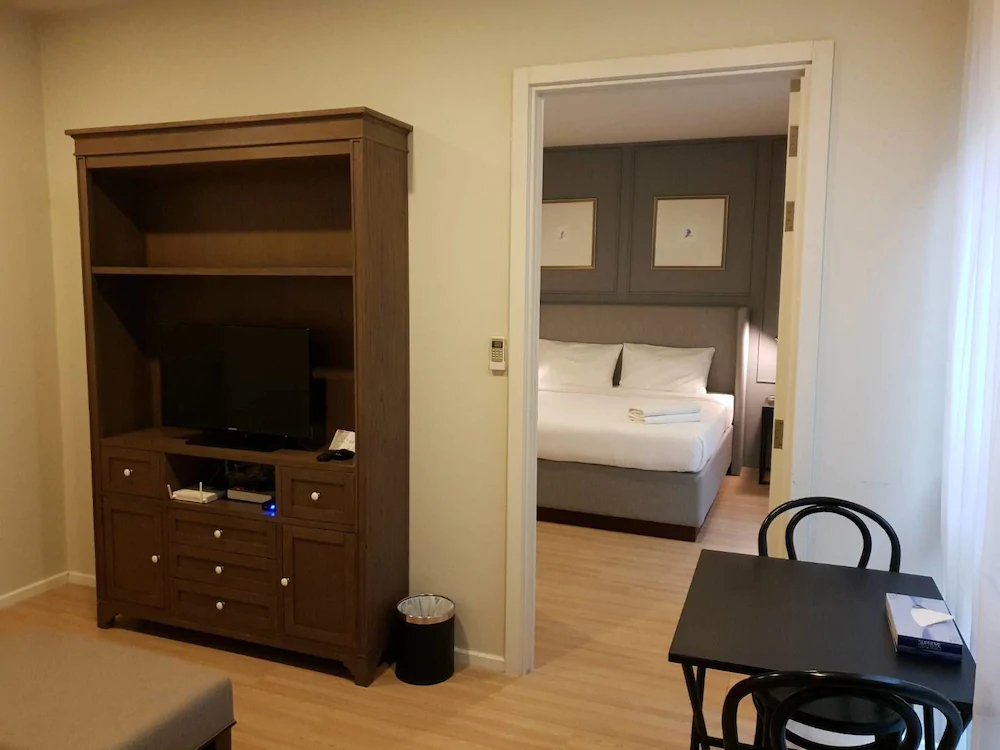 Dlux Condominium