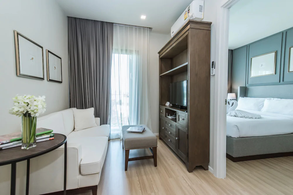 Dlux Condominium