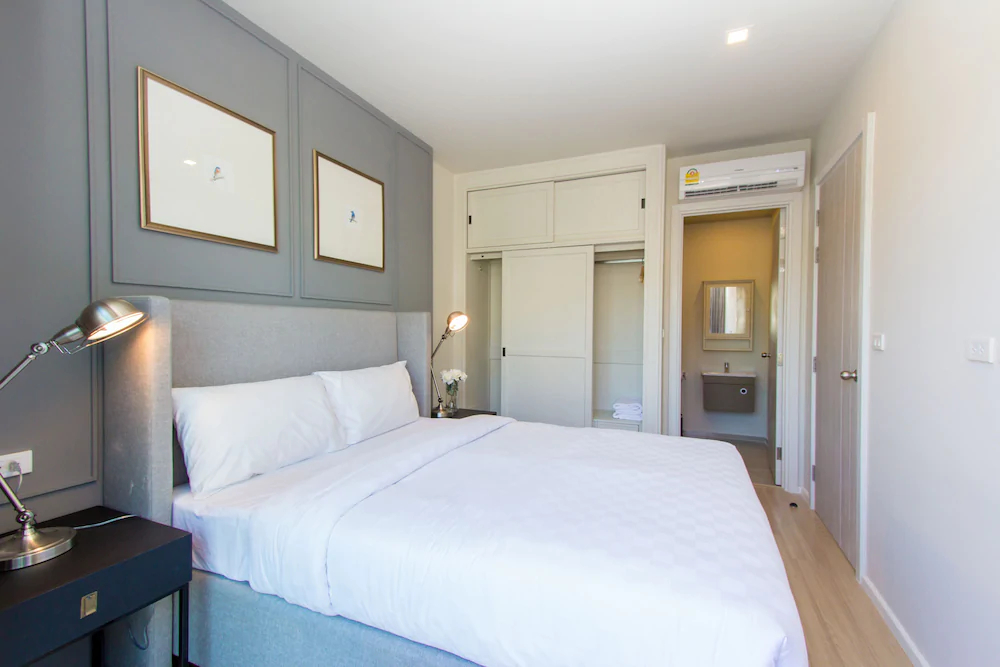 Dlux Condominium