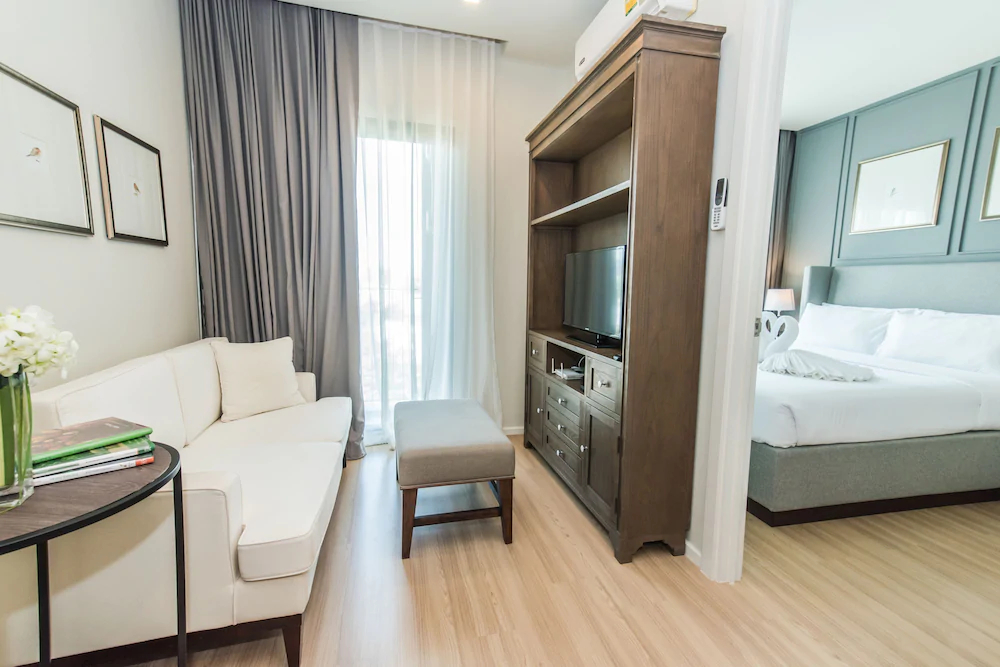Dlux Condominium