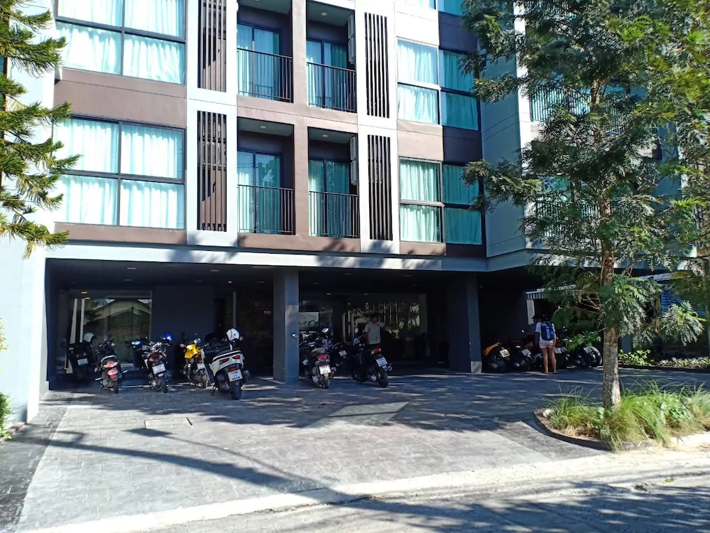 Dlux Condominium