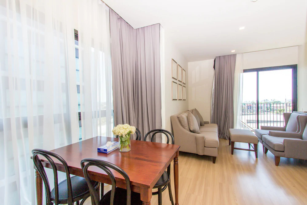 Dlux Condominium