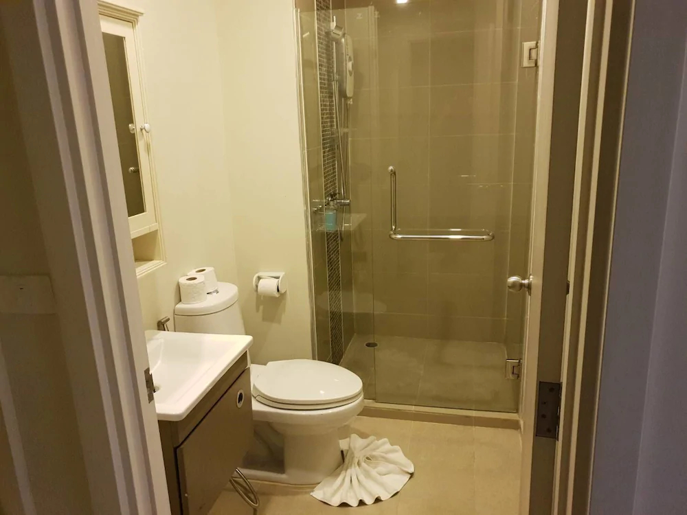 Dlux Condominium