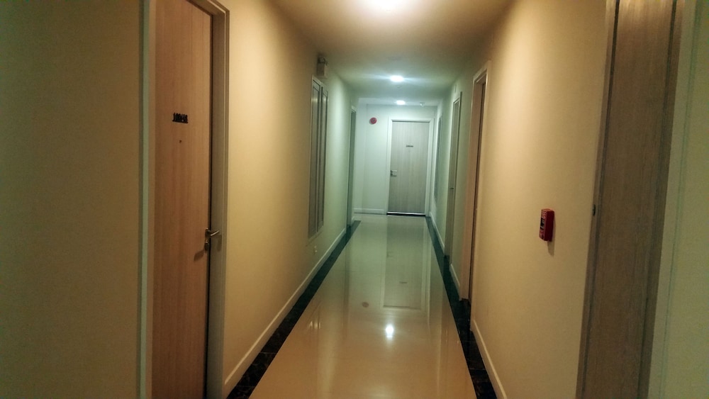 Dlux Condominium
