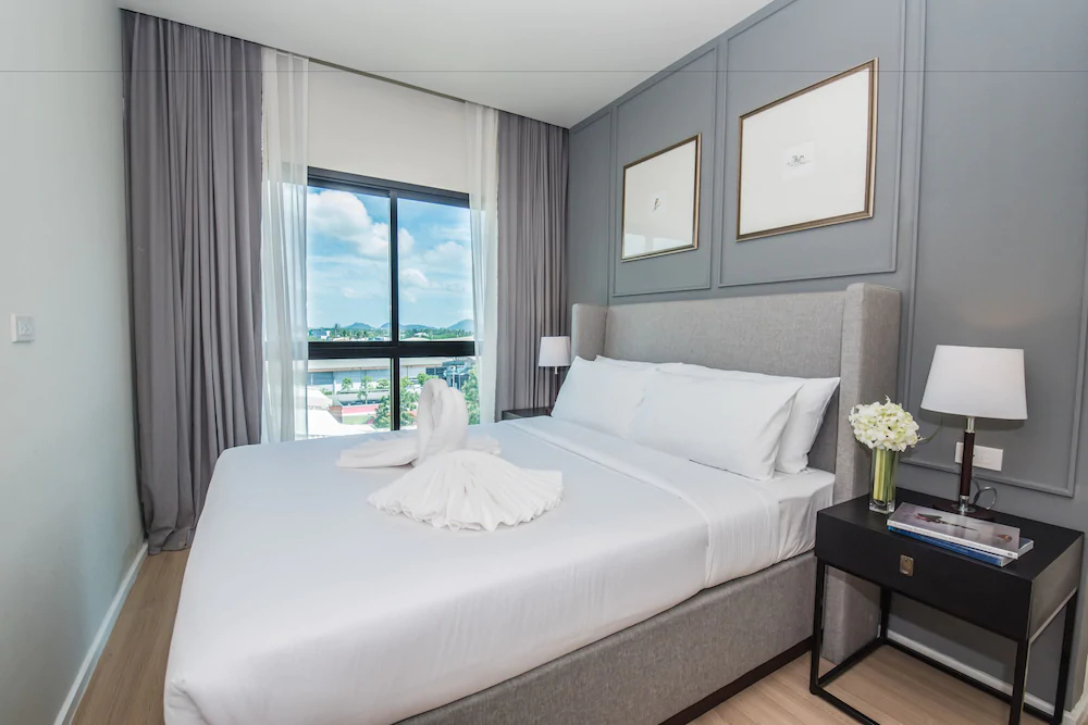 Dlux Condominium