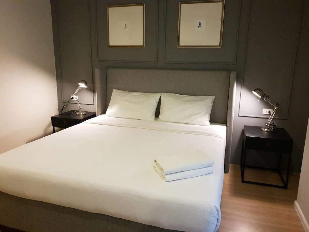 Dlux Condominium
