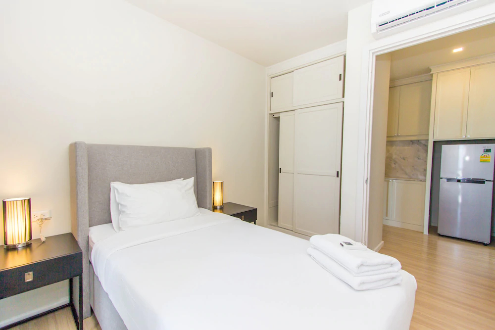 Dlux Condominium