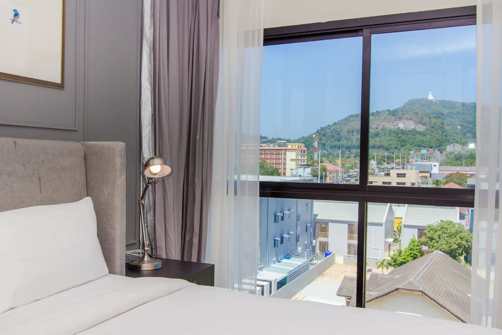Dlux Condominium