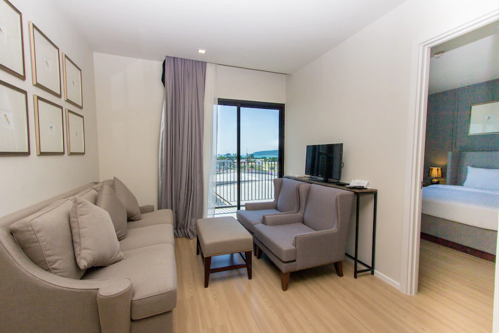 Dlux Condominium