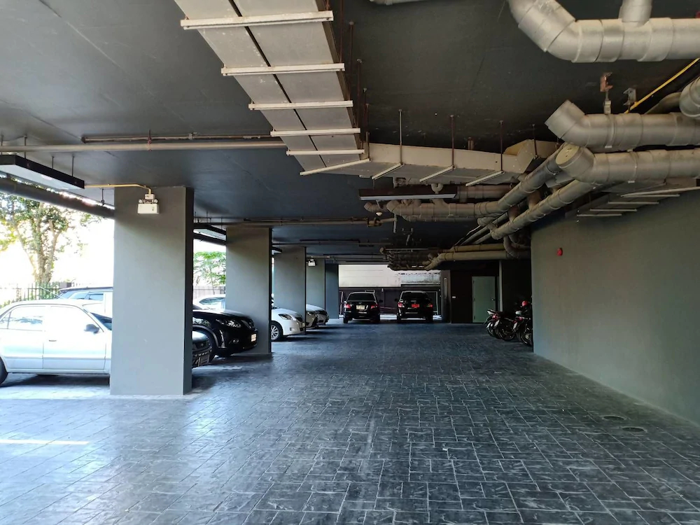 Dlux Condominium