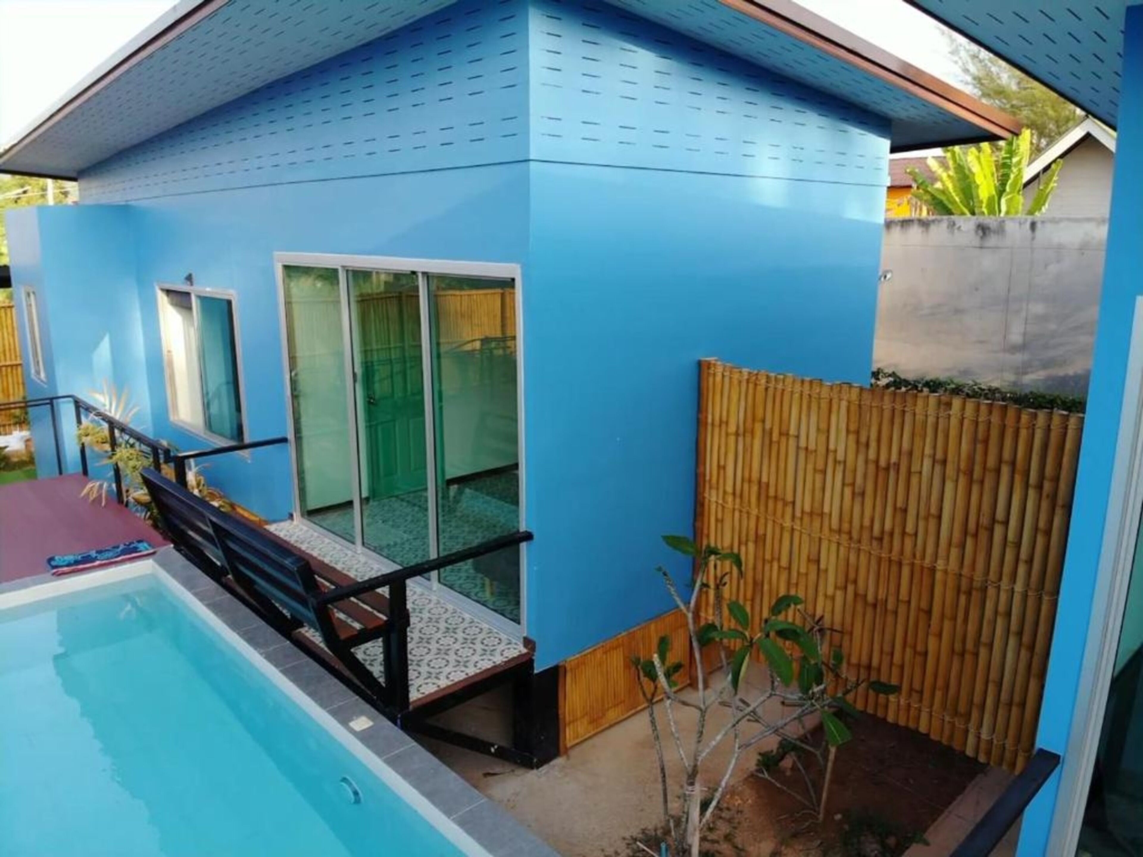 Rad Hut Pool Villa