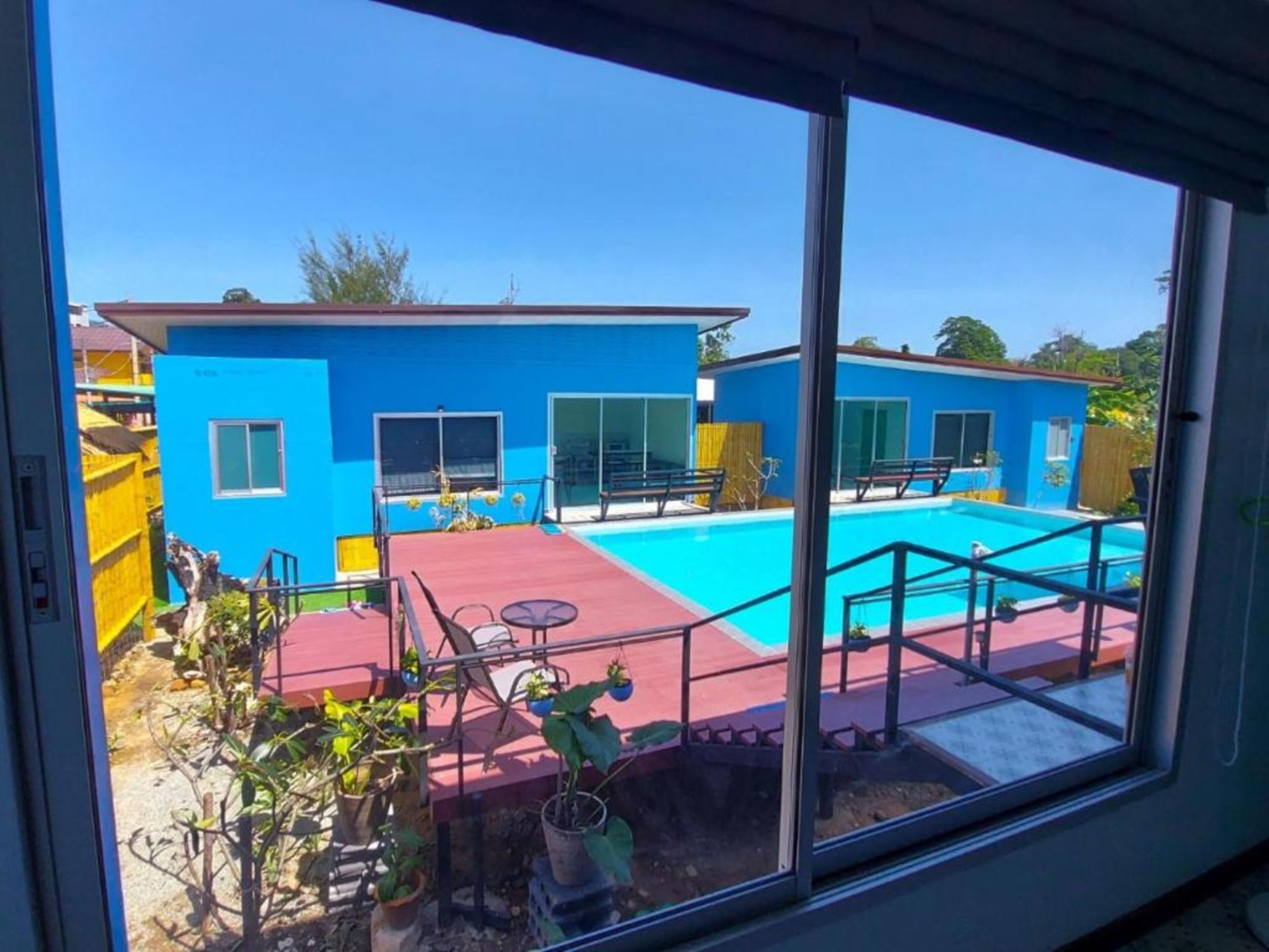 Rad Hut Pool Villa